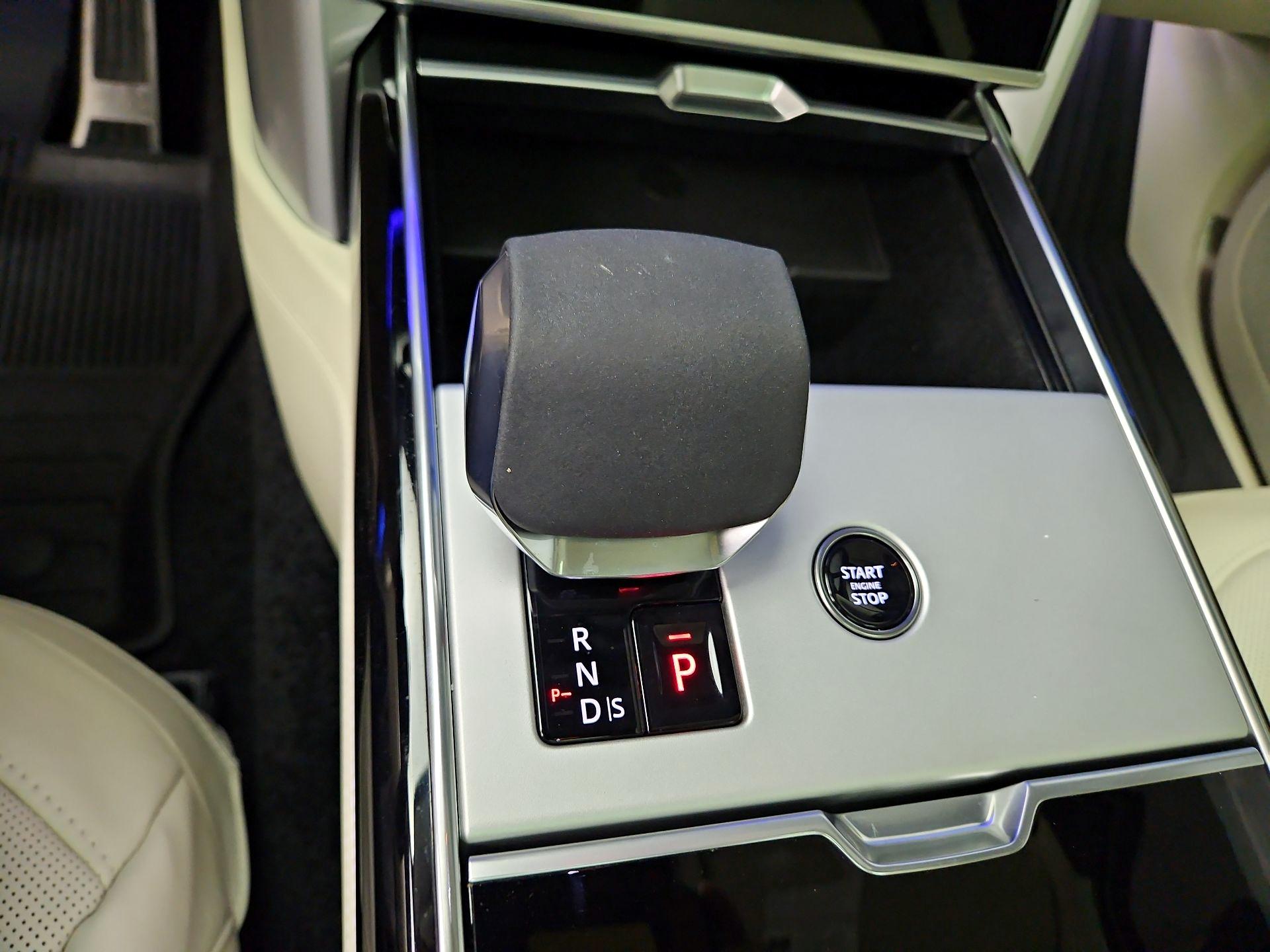 Thumbnail: 2025 Land Rover Range Rover - 18