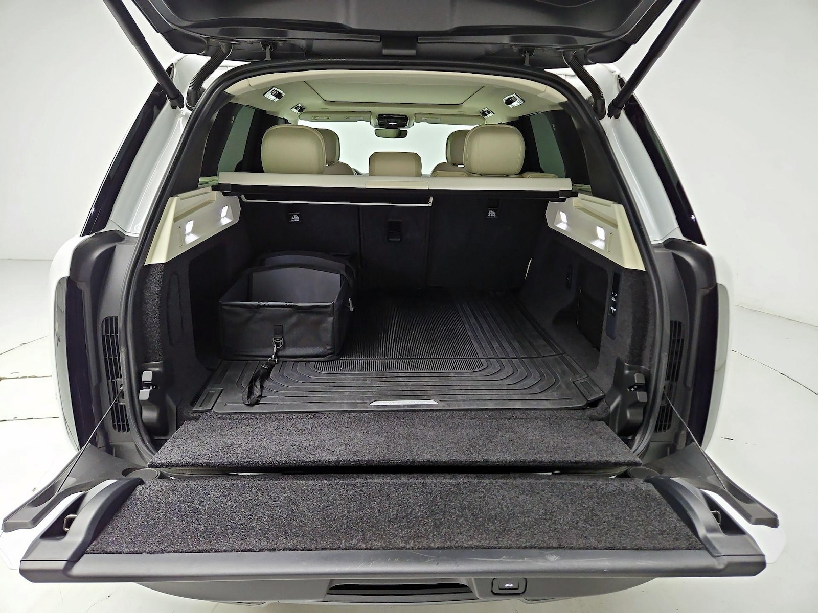 2025 Land Rover Range Rover SE - Photo 23