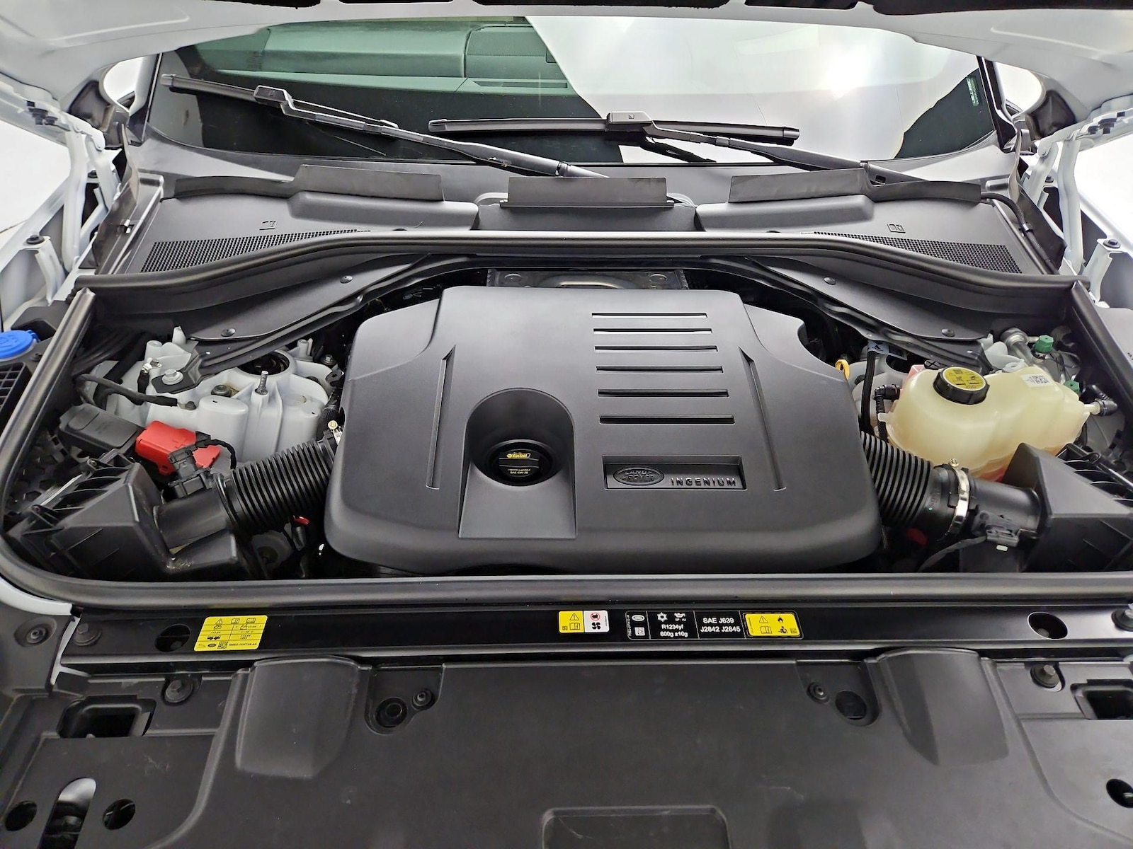 2025 Land Rover Range Rover SE - Photo 24