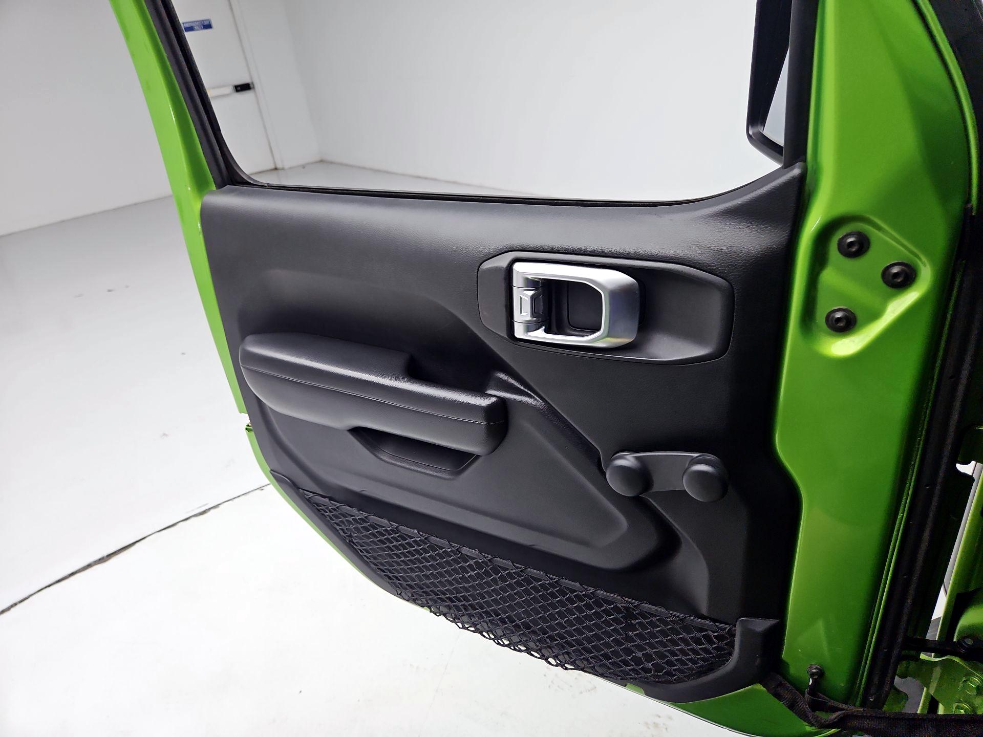Thumbnail: 2018 Jeep Wrangler - 12