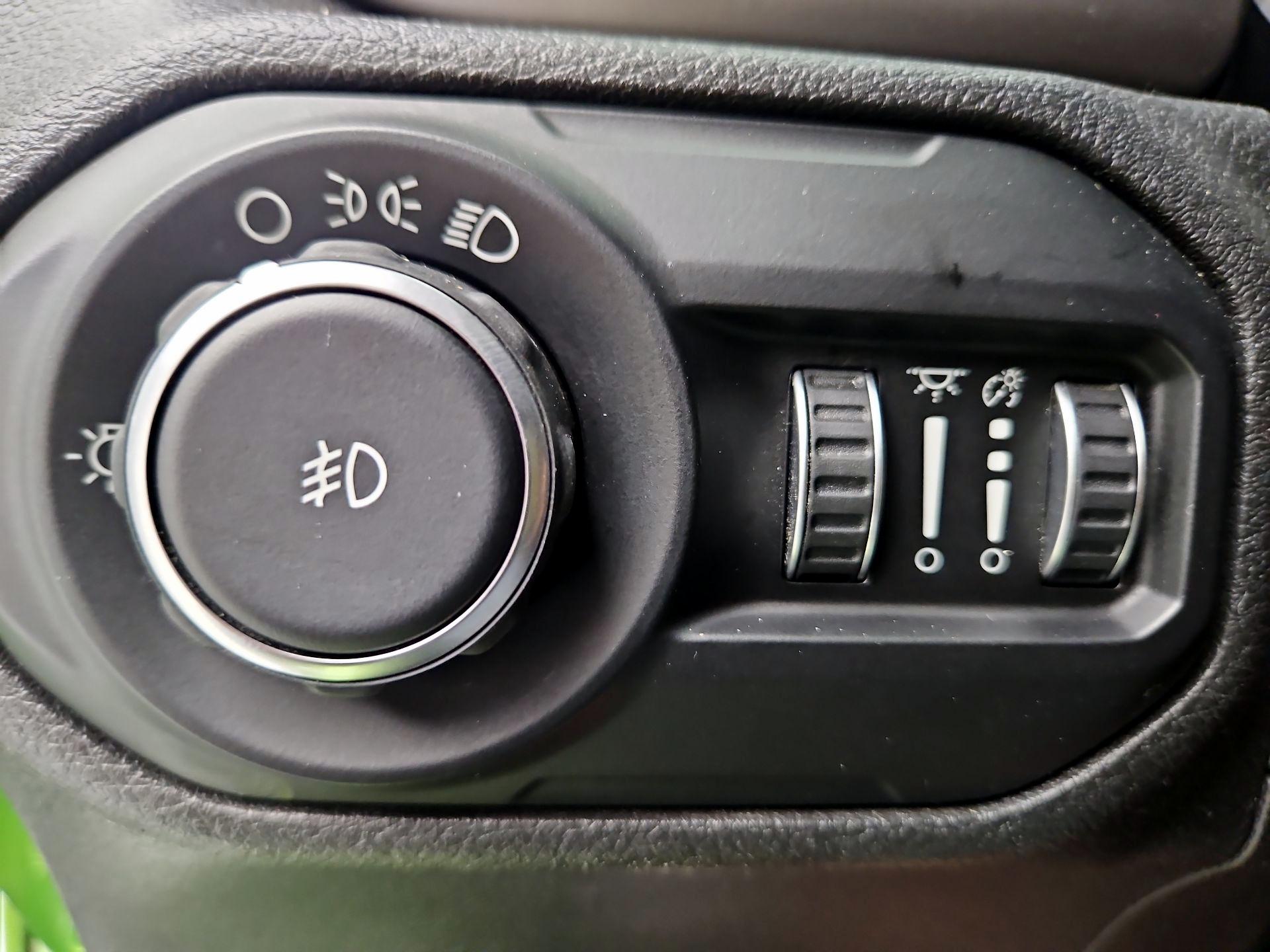 Thumbnail: 2018 Jeep Wrangler - 13