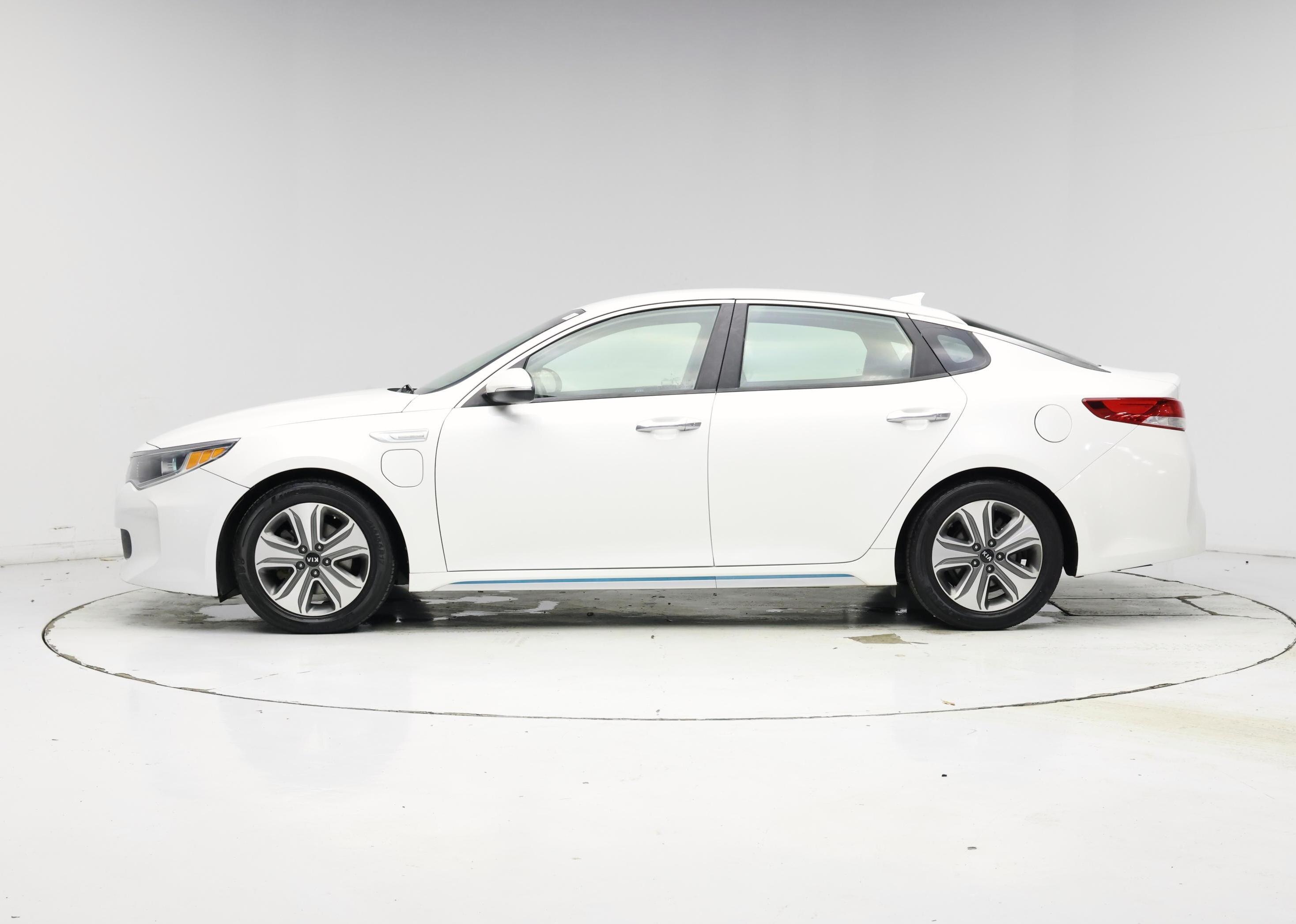 Thumbnail: 2017 Kia Optima - 3