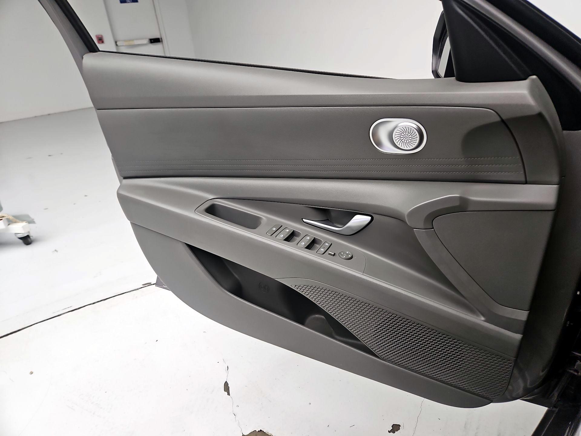 Thumbnail: 2022 Hyundai Elantra - 12