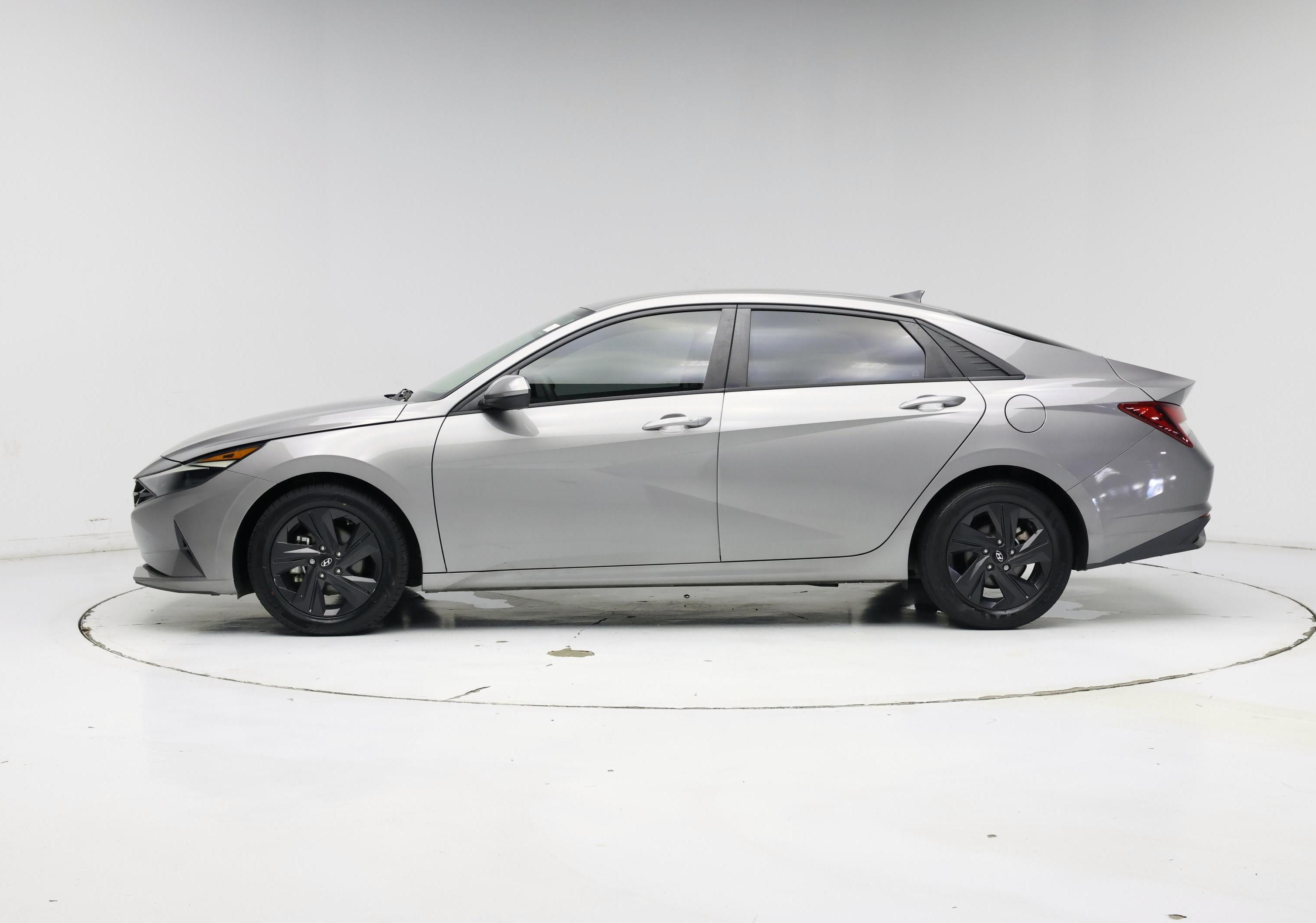 Thumbnail: 2022 Hyundai Elantra - 3
