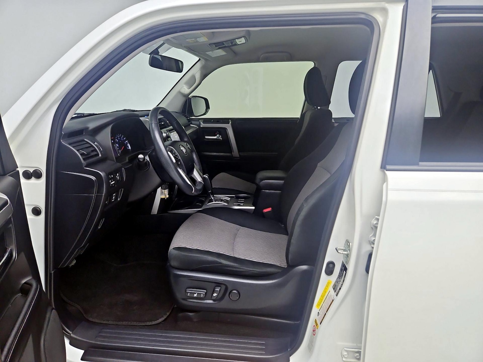 2019 Toyota 4Runner SR5 - Photo 12