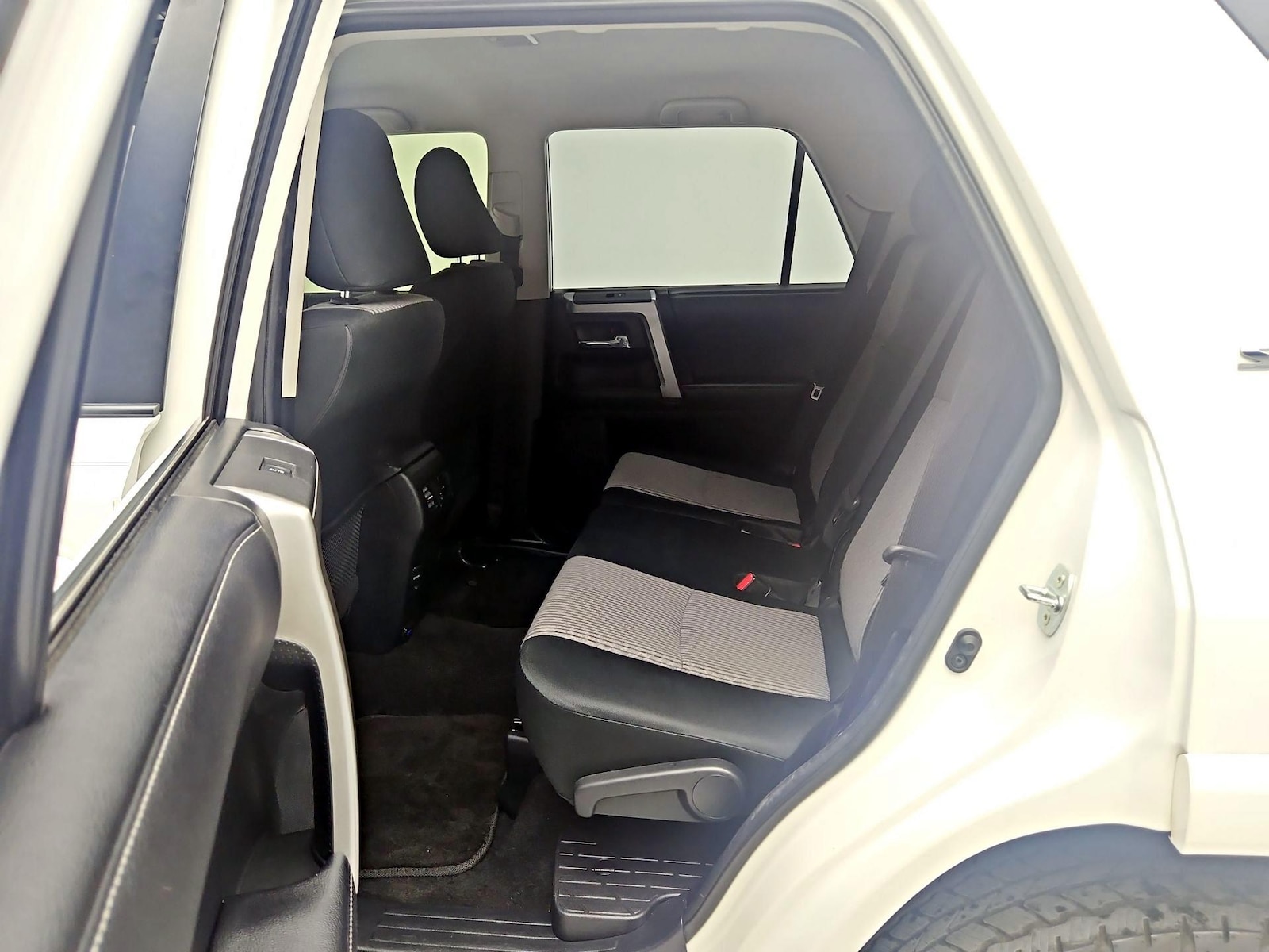 2019 Toyota 4Runner SR5 - Photo 20