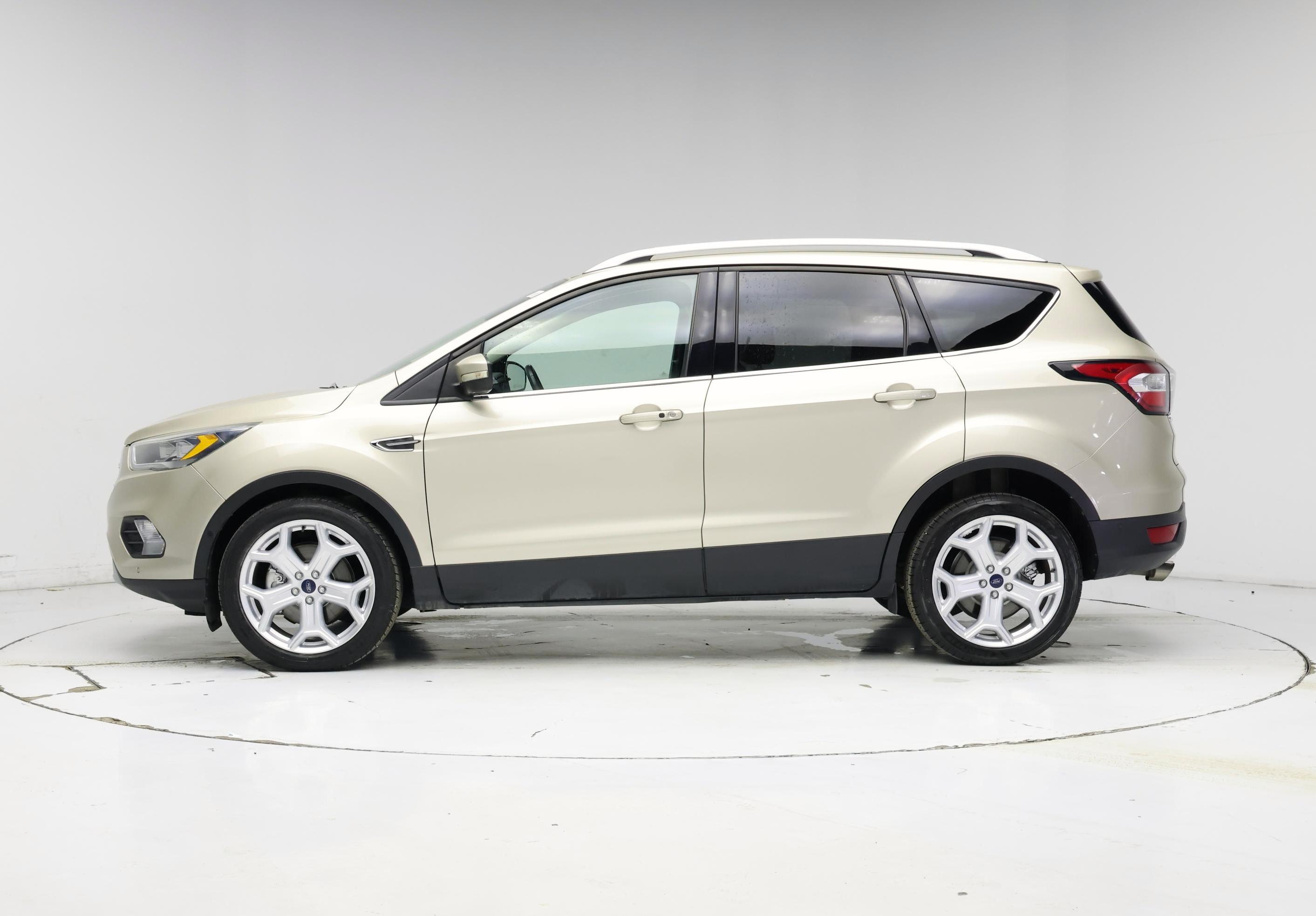 Thumbnail: 2017 Ford Escape - 3