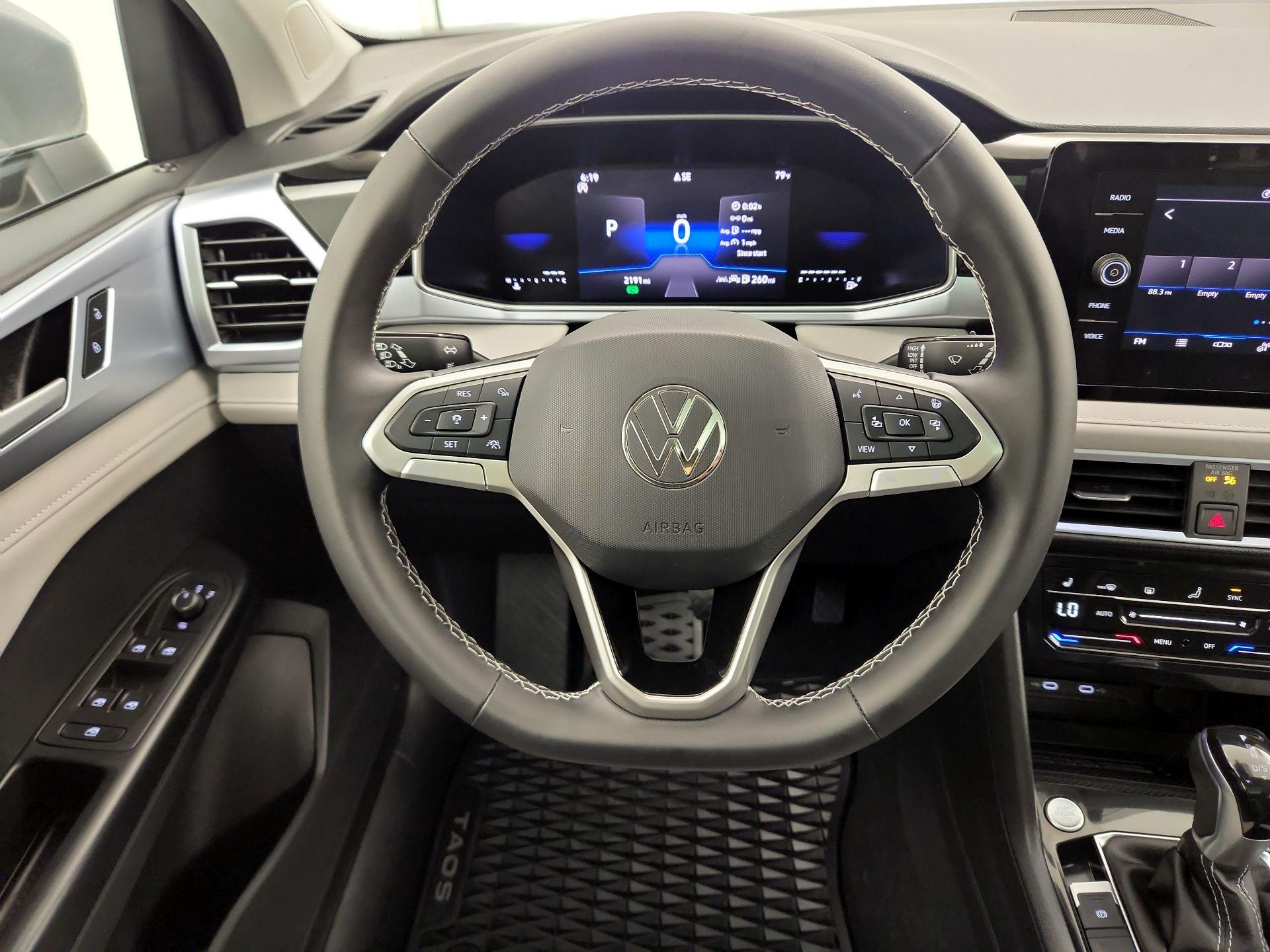 Thumbnail: 2025 Volkswagen Taos - 10