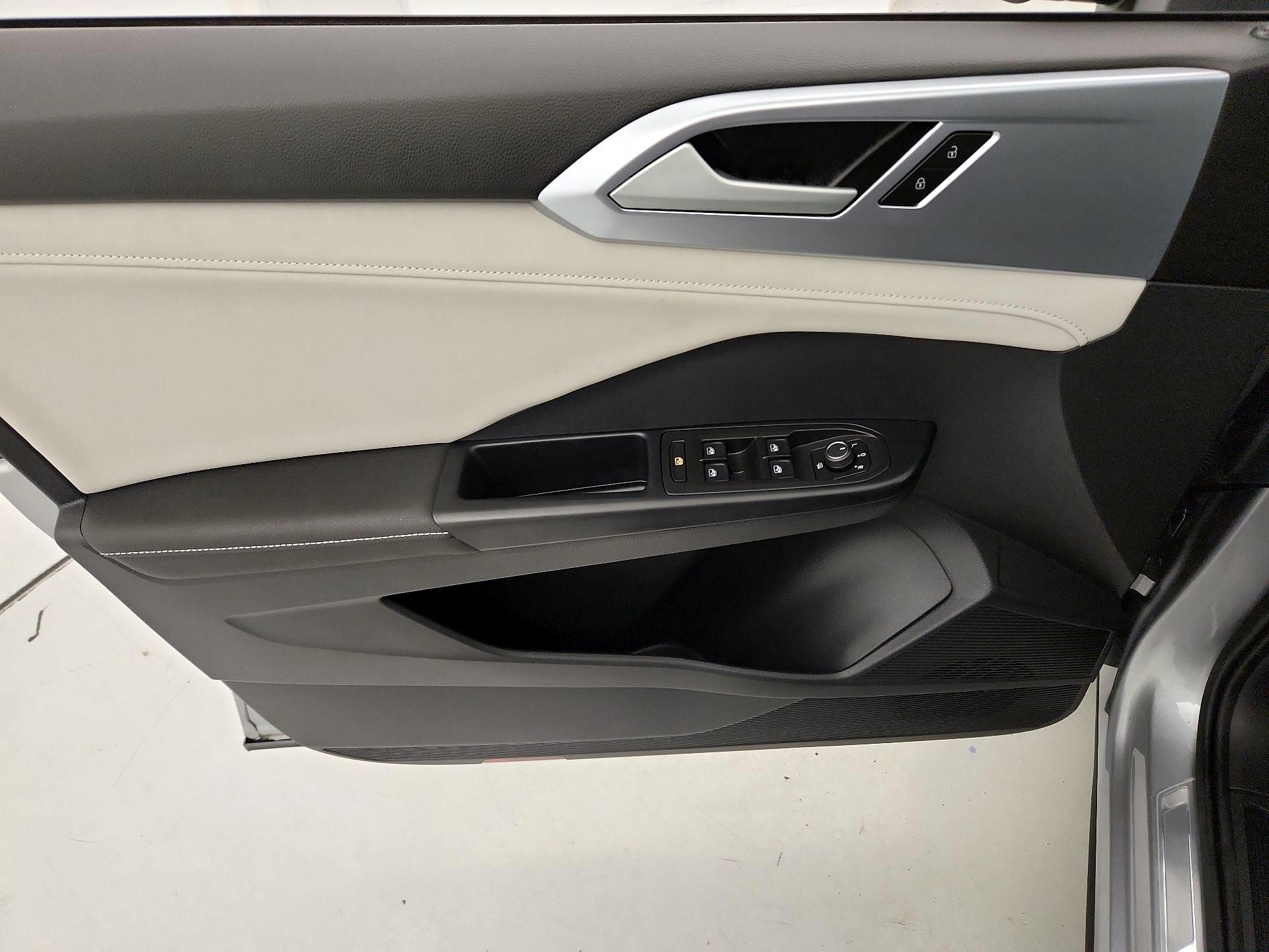 Thumbnail: 2025 Volkswagen Taos - 12