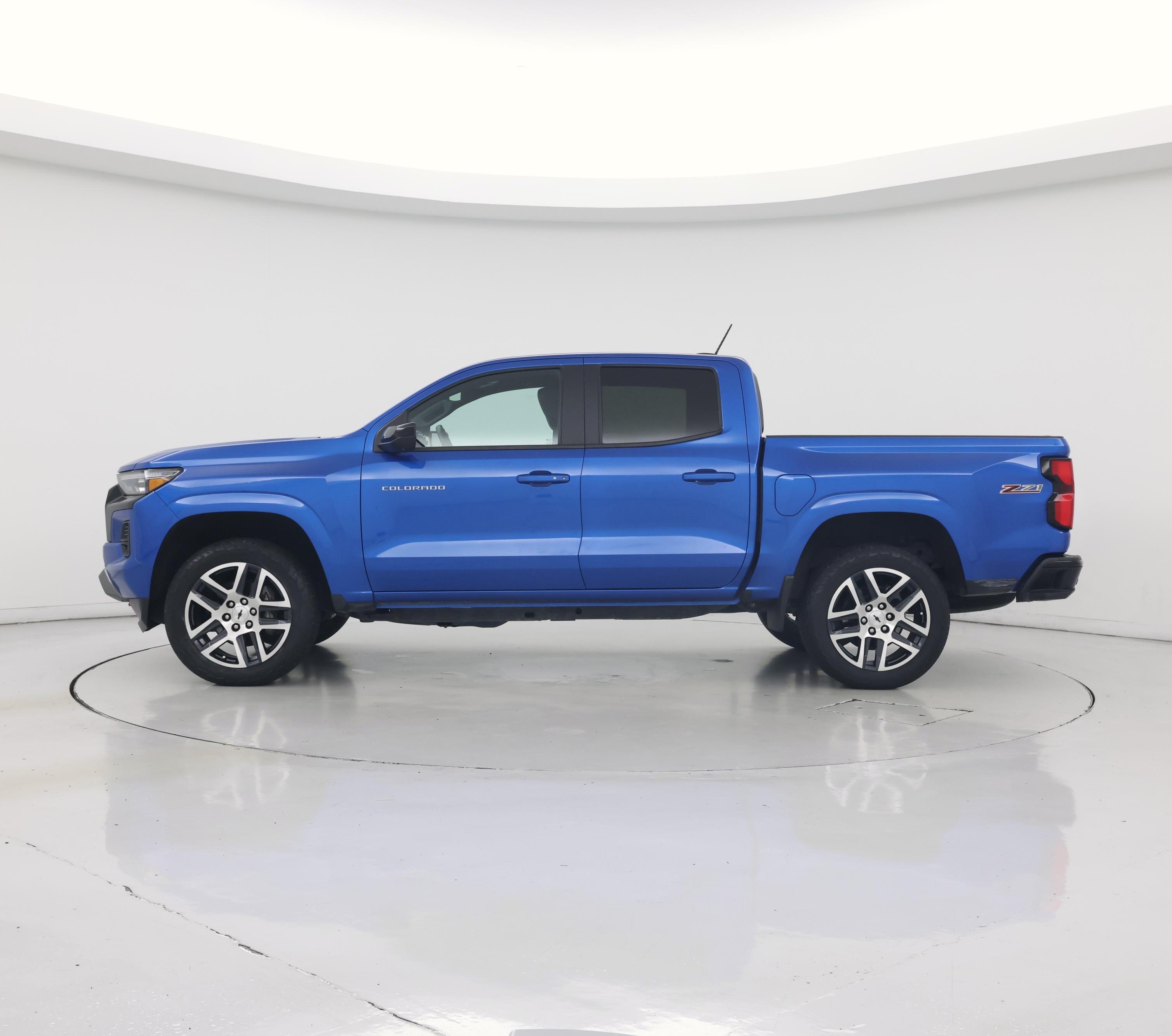 Thumbnail: 2023 Chevrolet Colorado - 3