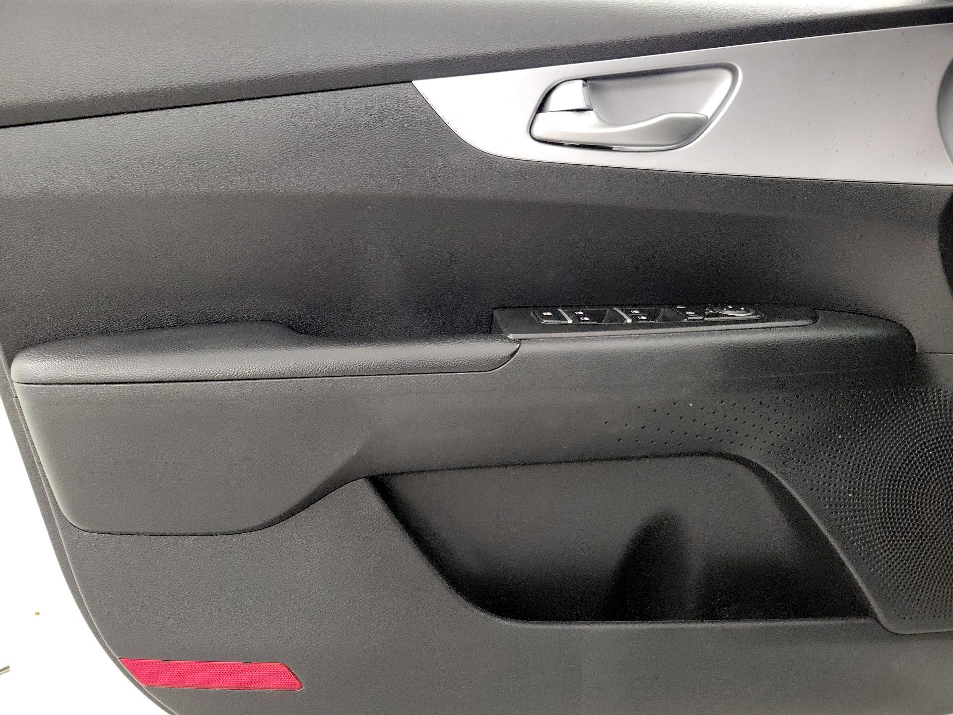 Thumbnail: 2023 Kia Forte - 12