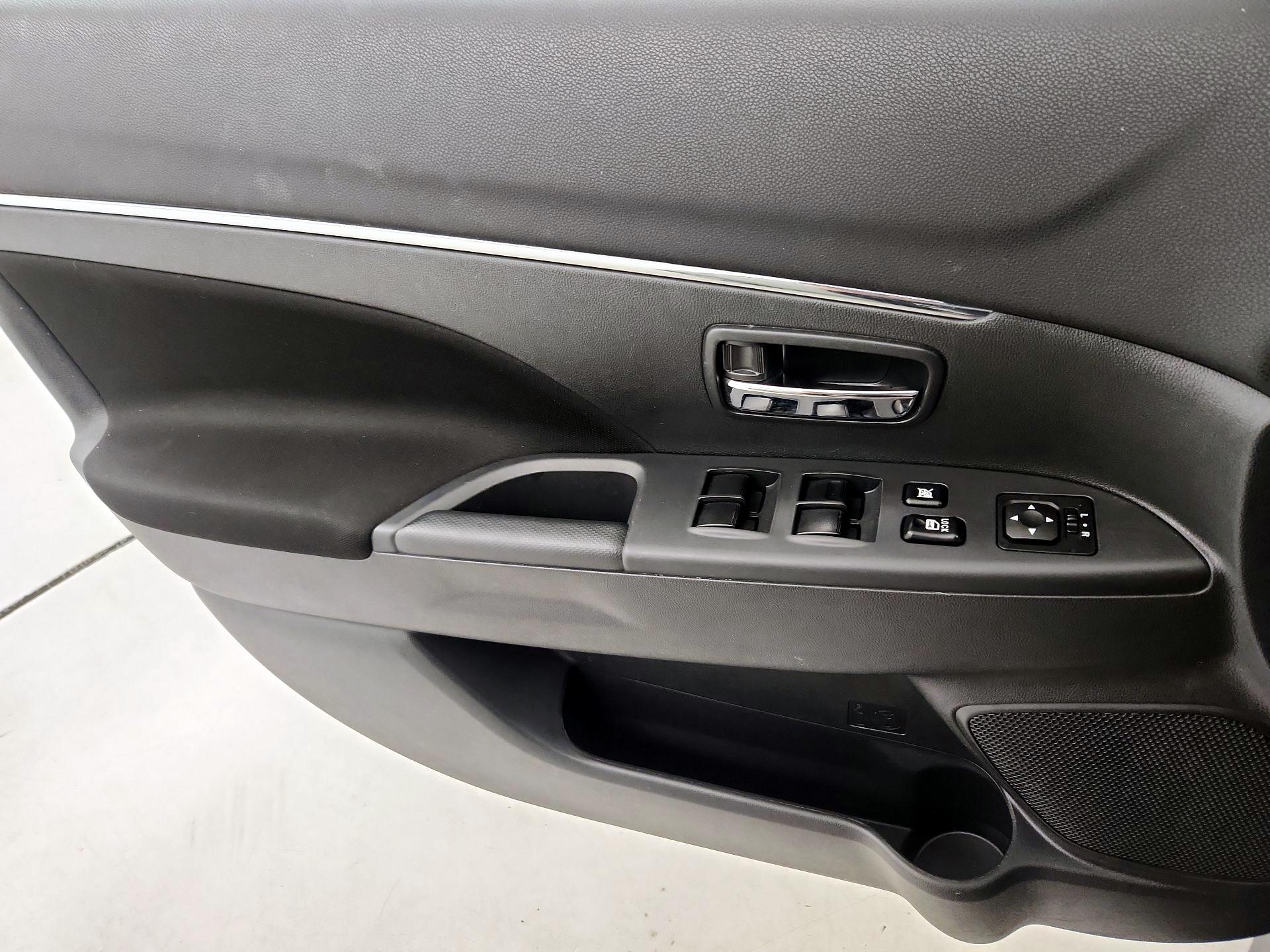 Thumbnail: 2021 Mitsubishi Outlander Sport - 12