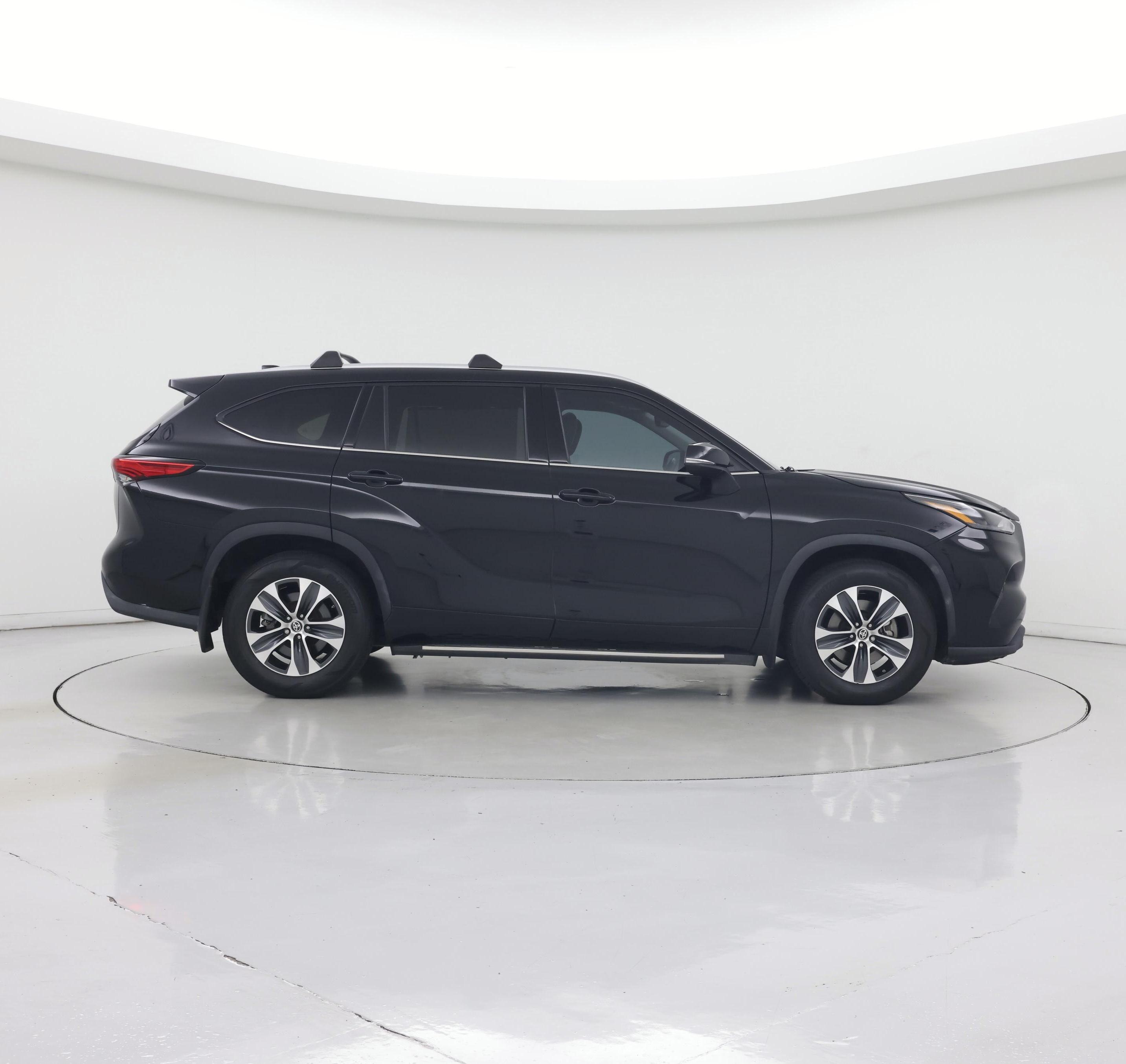 Thumbnail: 2022 Toyota Highlander - 7