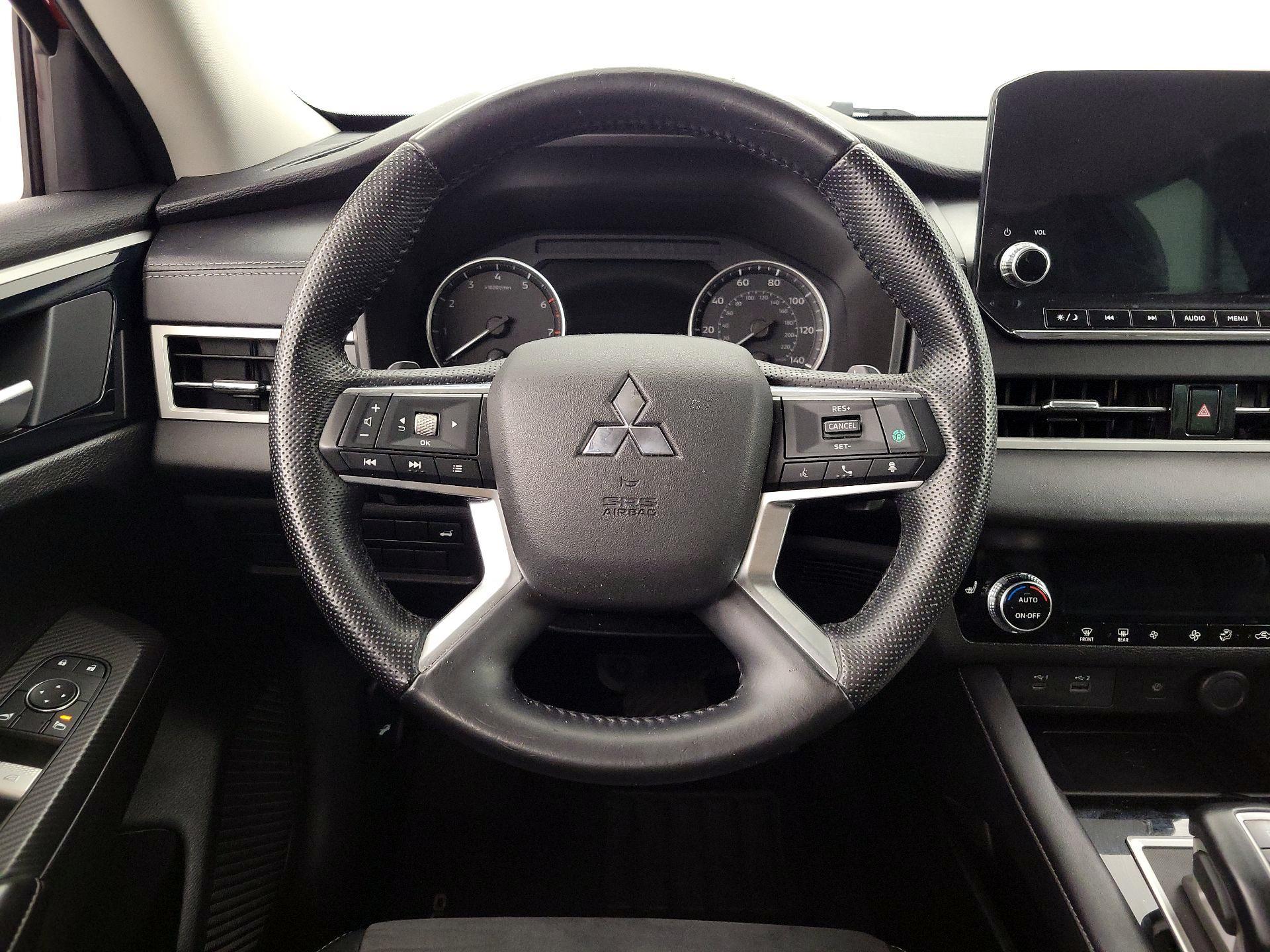Thumbnail: 2022 Mitsubishi Outlander - 10