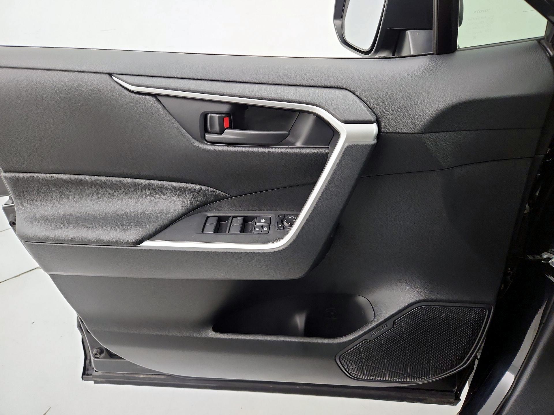 Thumbnail: 2025 Toyota RAV4 - 12