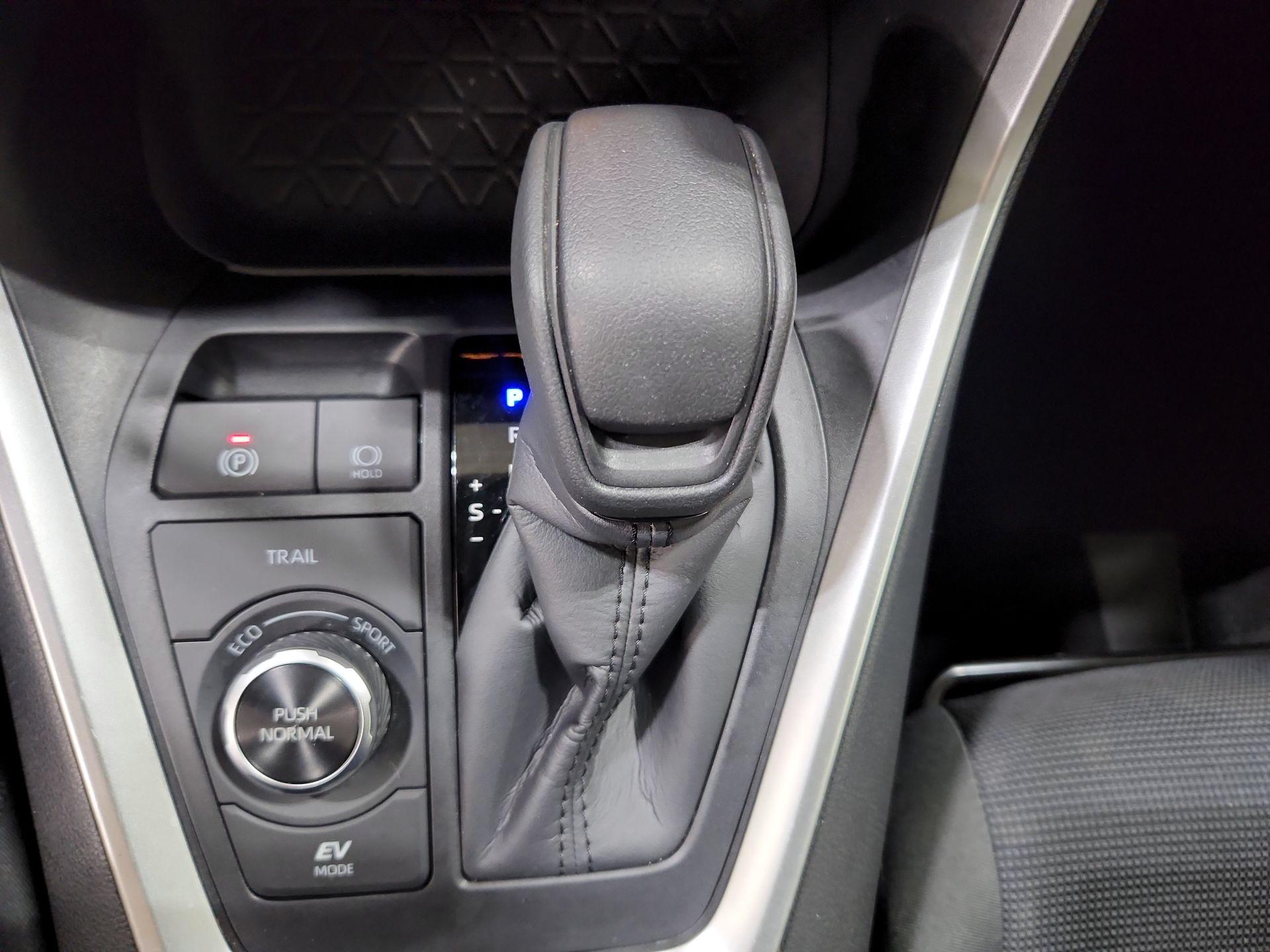 Thumbnail: 2025 Toyota RAV4 - 18