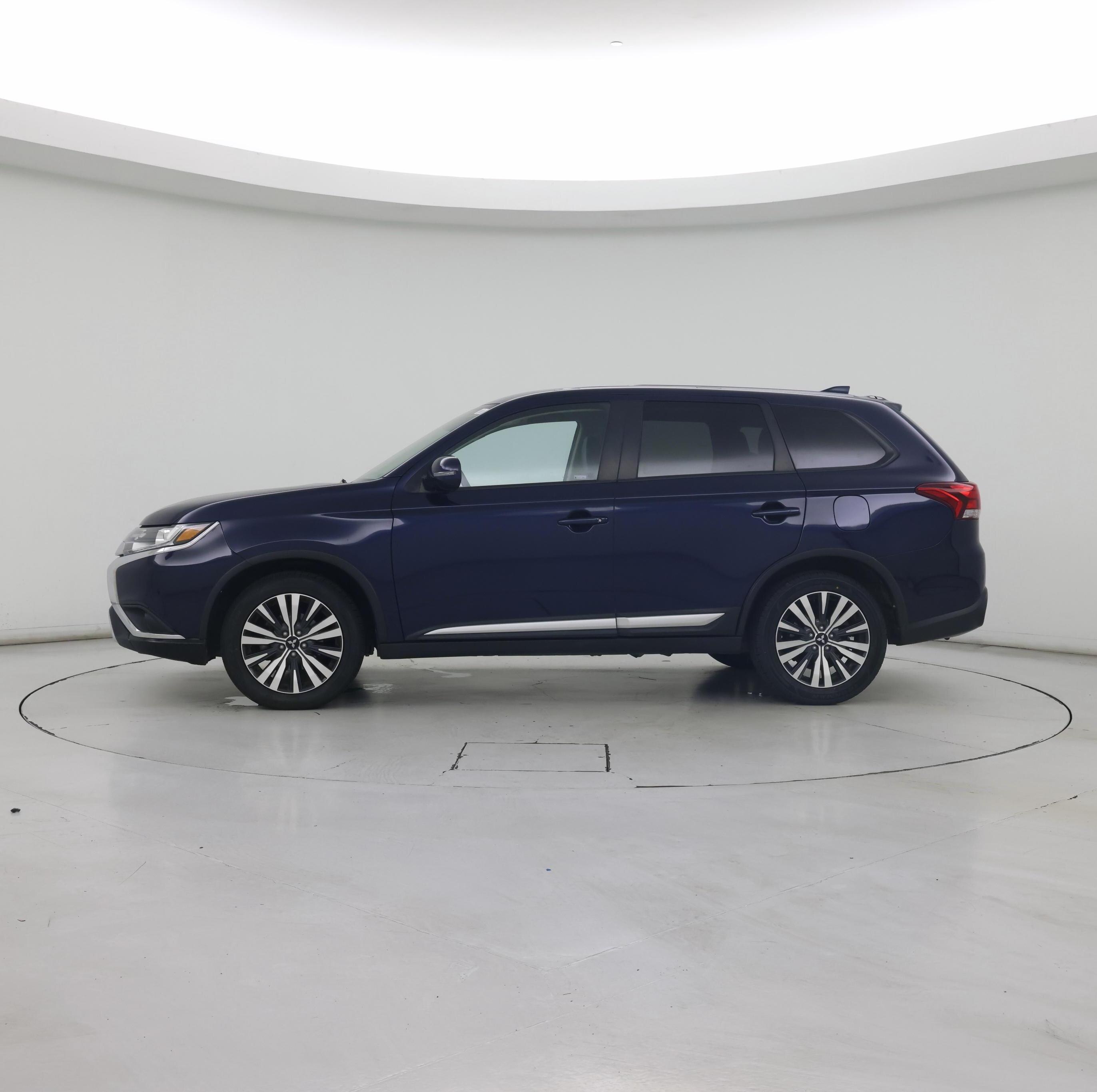 Thumbnail: 2020 Mitsubishi Outlander - 3
