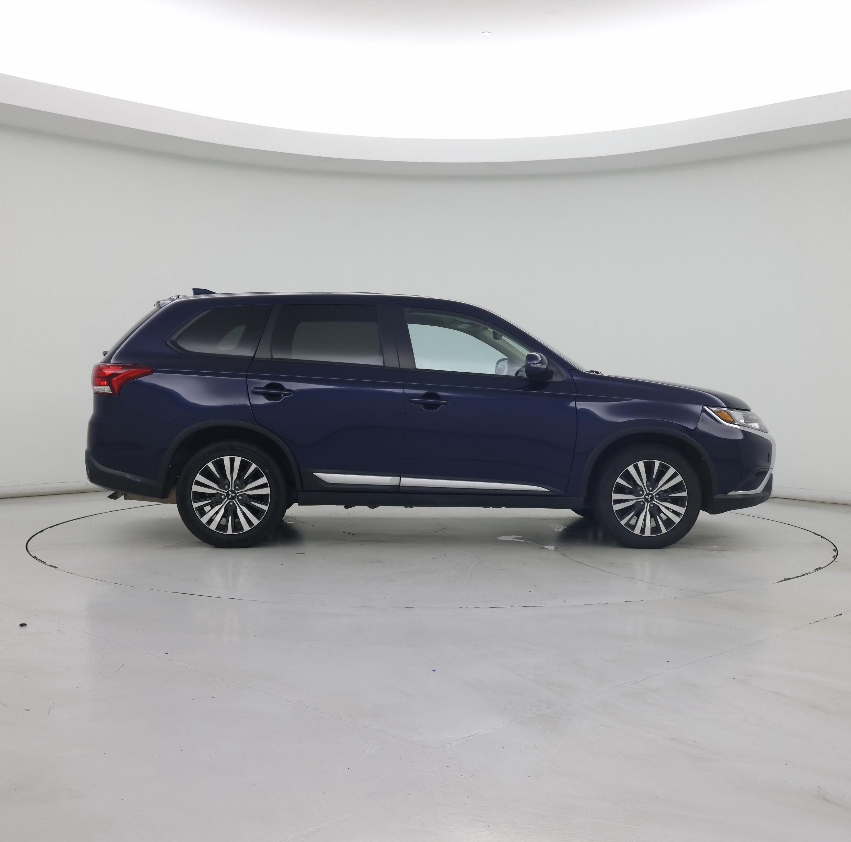Thumbnail: 2020 Mitsubishi Outlander - 7