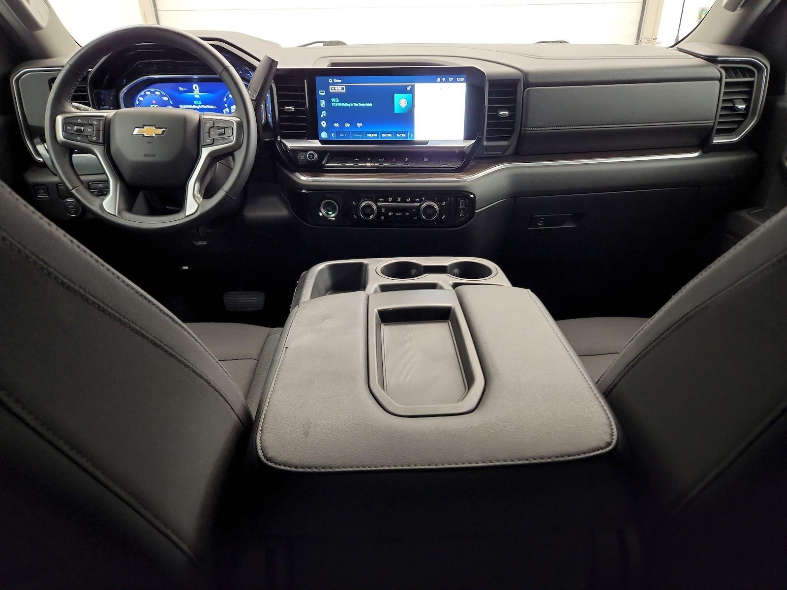 2023 Chevrolet Silverado 1500 LT - Photo 10