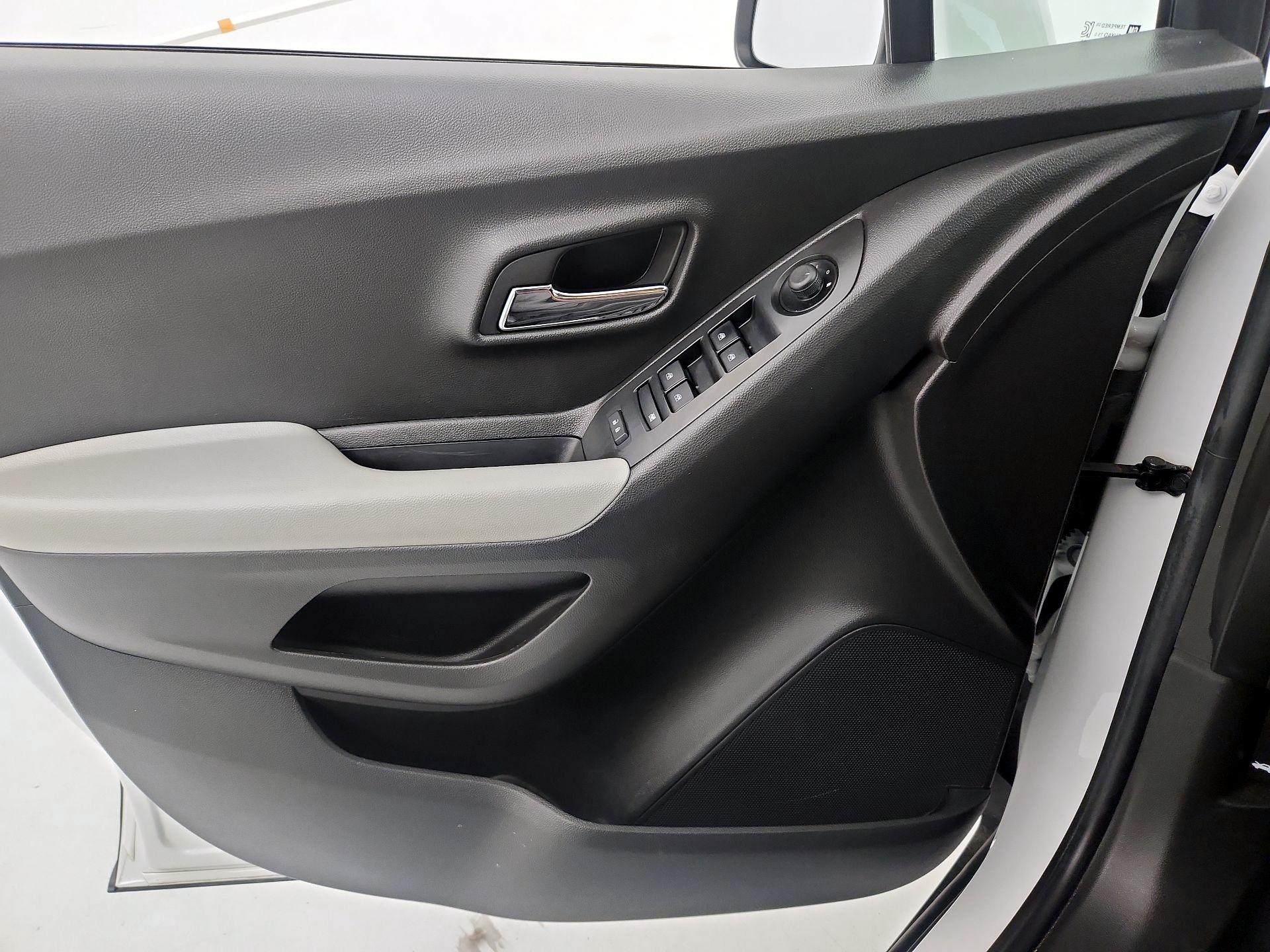 Thumbnail: 2022 Chevrolet Trax - 12