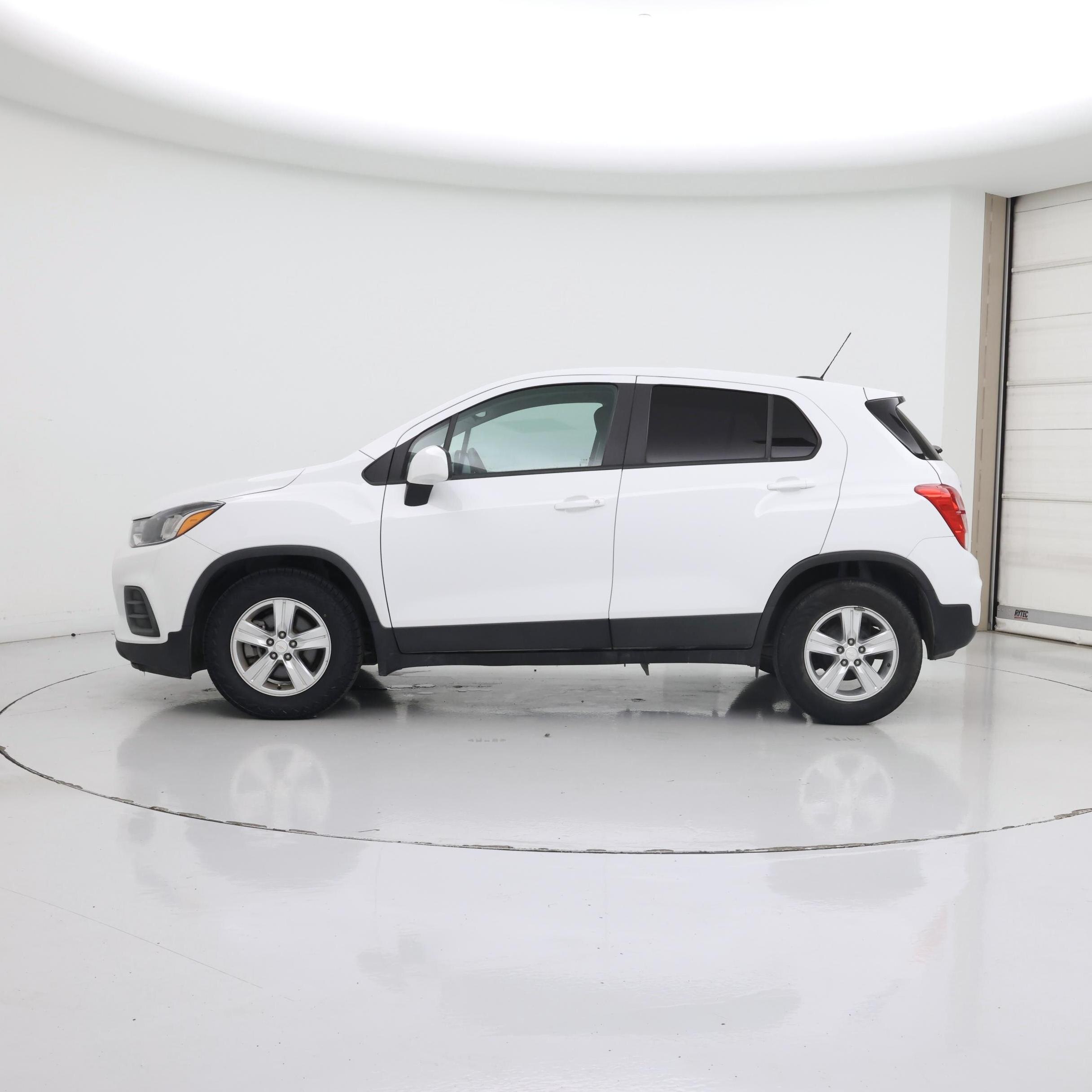 Thumbnail: 2022 Chevrolet Trax - 3
