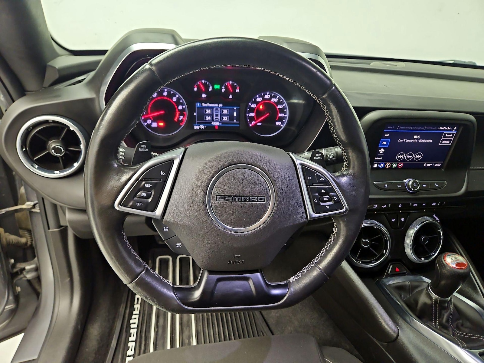 2021 Chevrolet Camaro LT1 - Photo 11