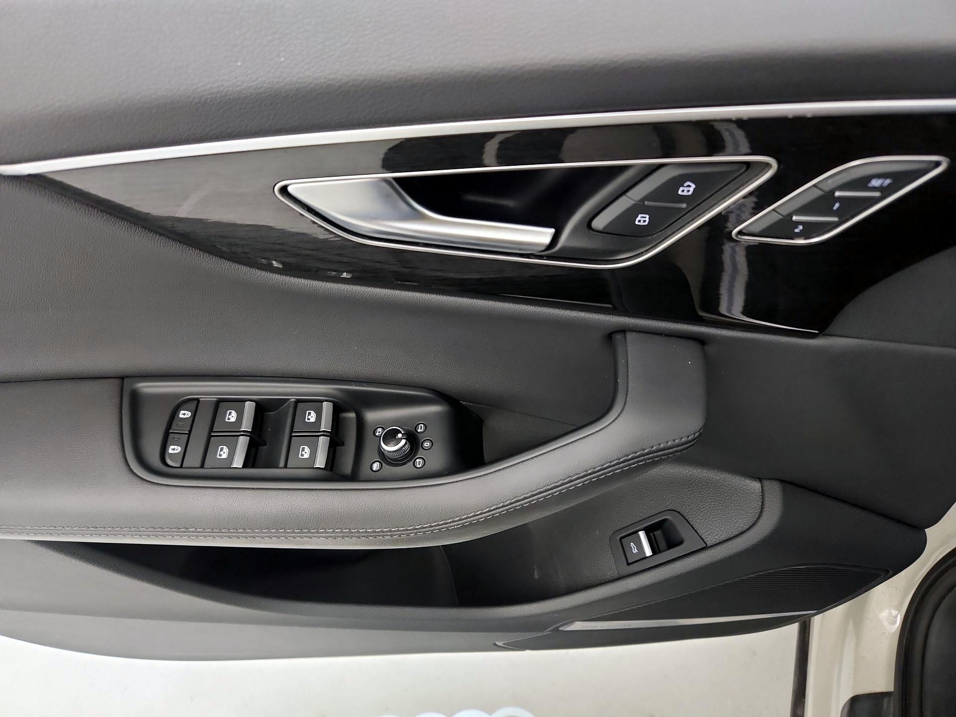 Thumbnail: 2023 Audi Q7 - 12