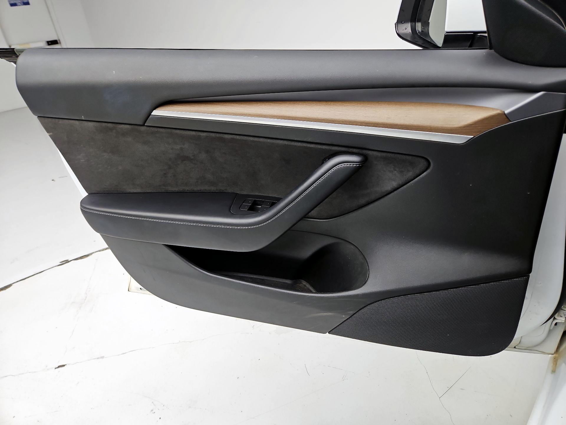 Thumbnail: 2021 Tesla Model 3 - 12