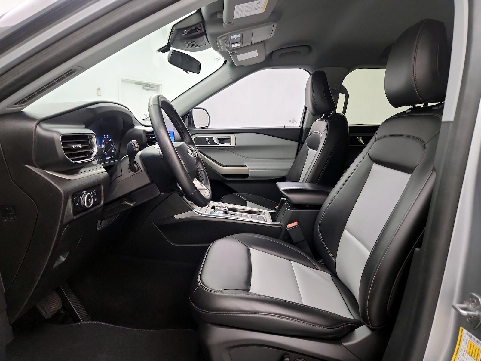2024 Ford Explorer XLT - Photo 12