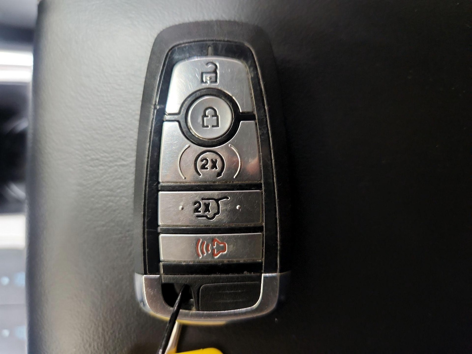 2024 Ford Explorer XLT - Photo 23