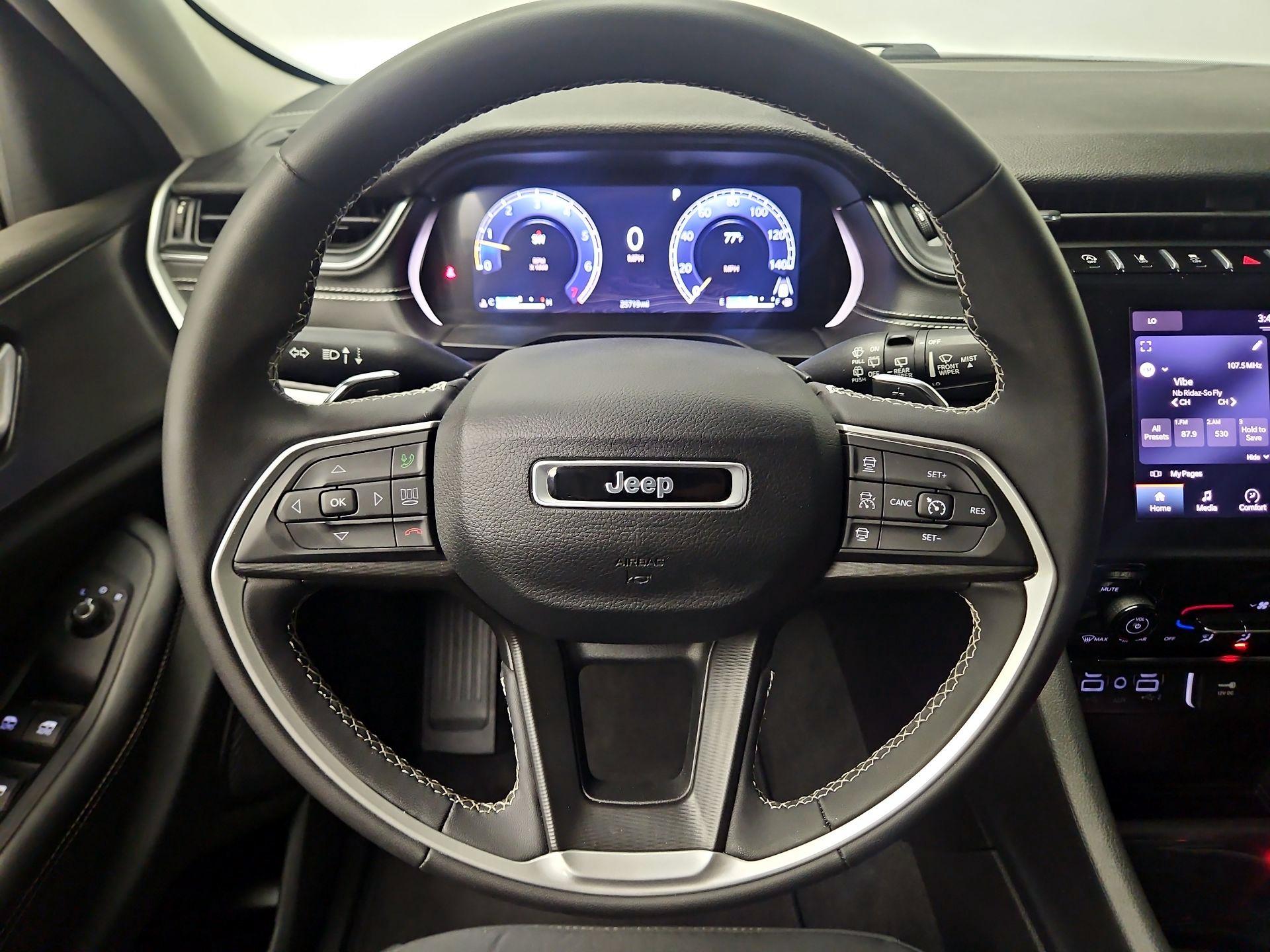Thumbnail: 2023 Jeep Grand Cherokee - 10