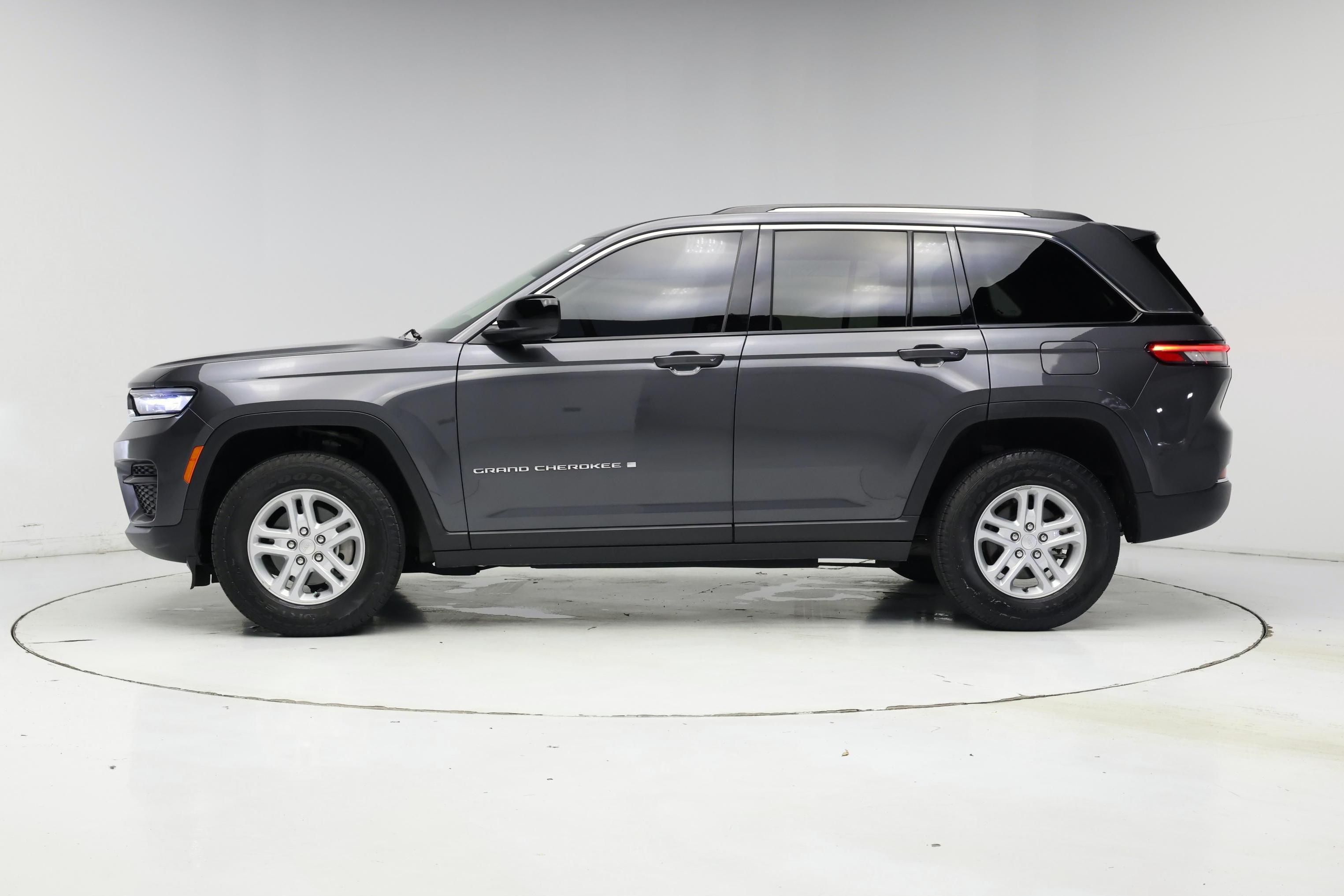 Thumbnail: 2023 Jeep Grand Cherokee - 3