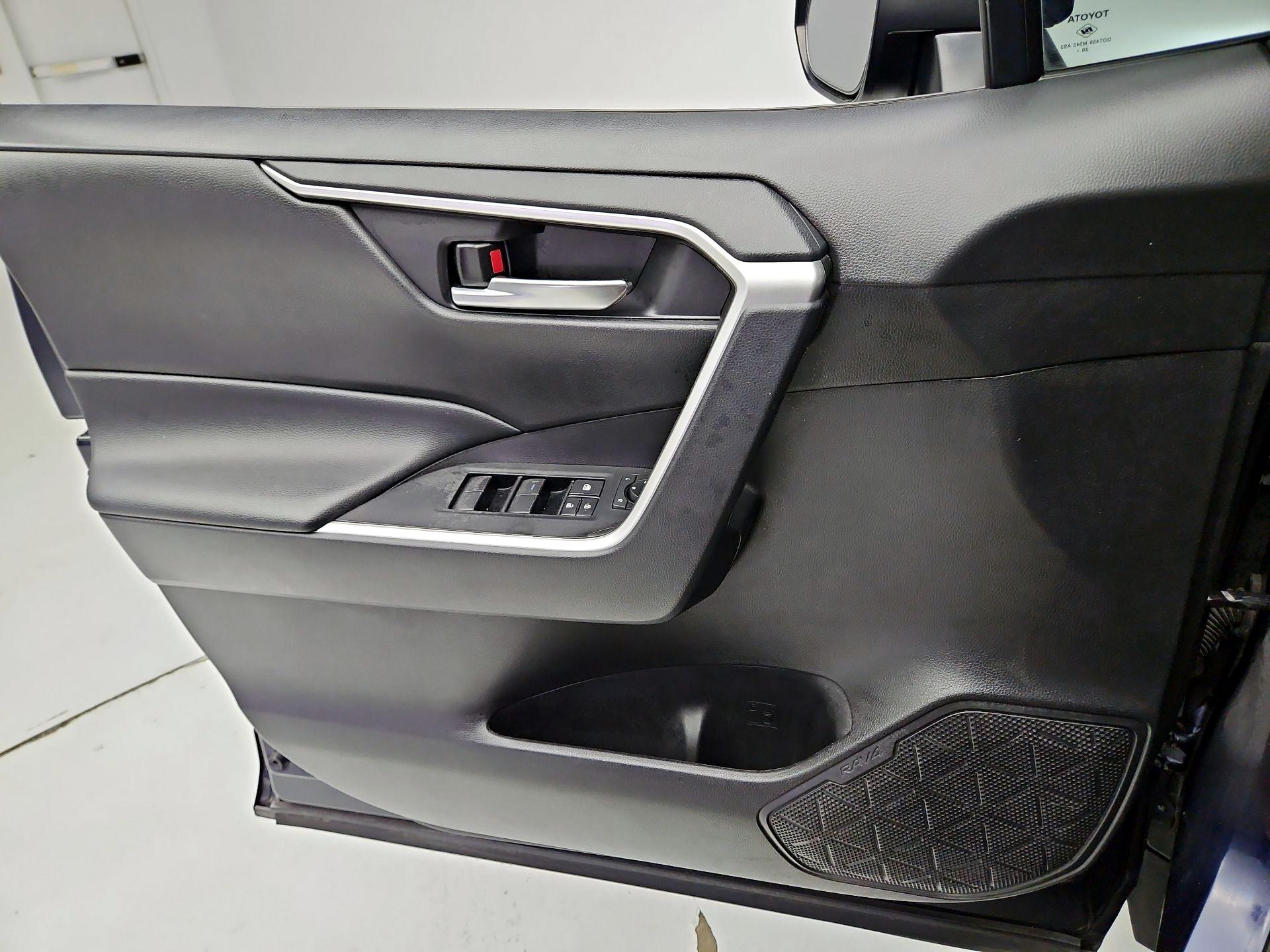 Thumbnail: 2021 Toyota RAV4 - 12