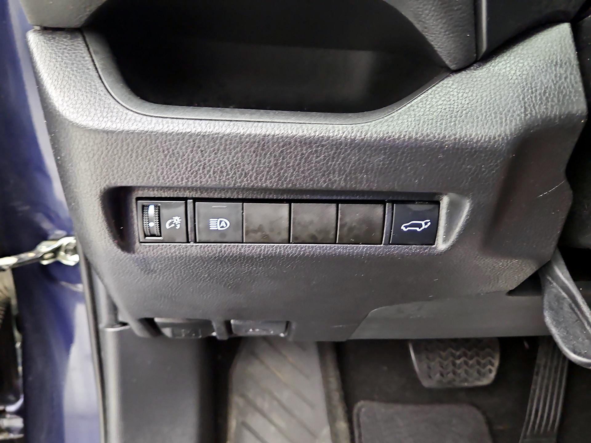 Thumbnail: 2021 Toyota RAV4 - 13