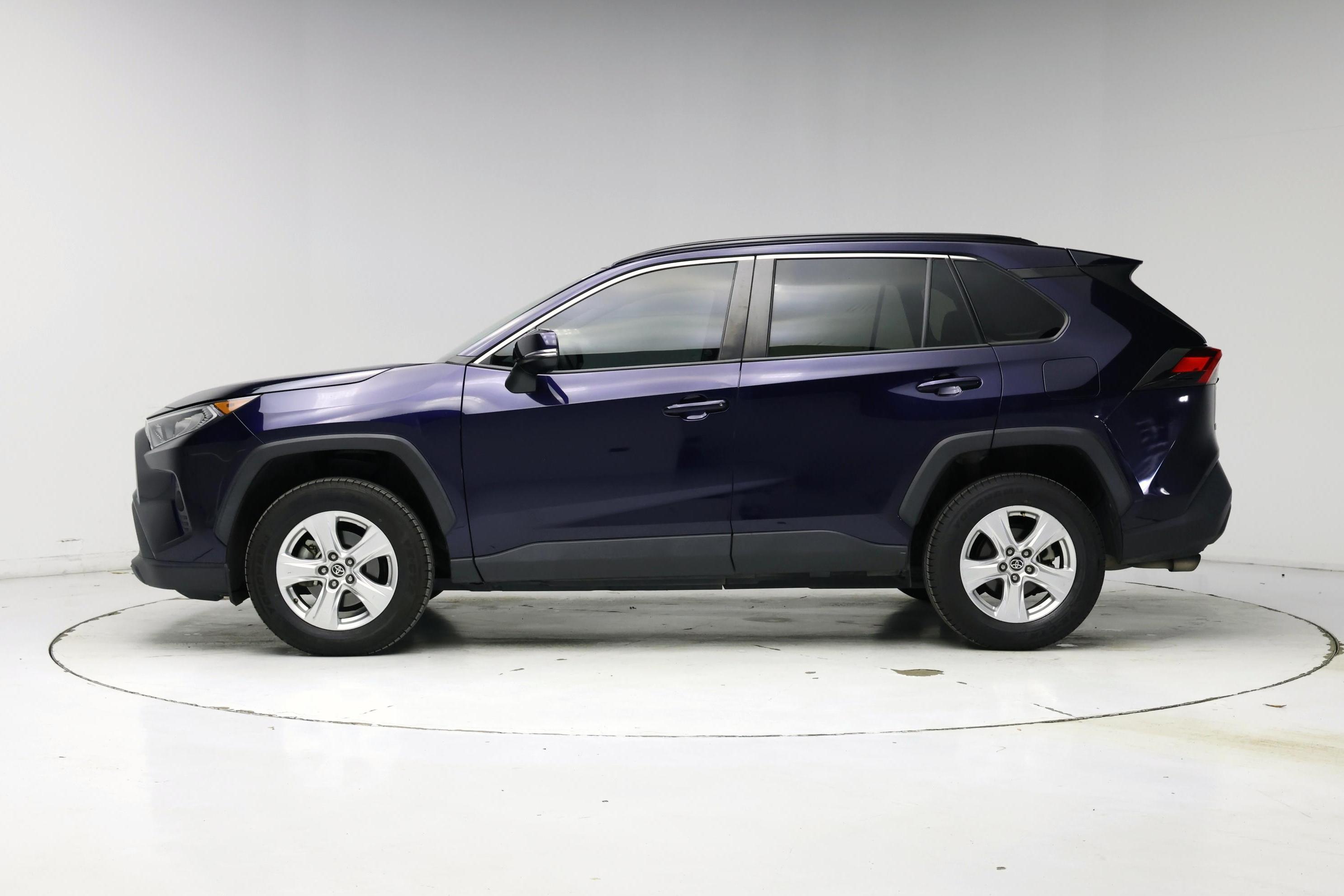 Thumbnail: 2021 Toyota RAV4 - 3