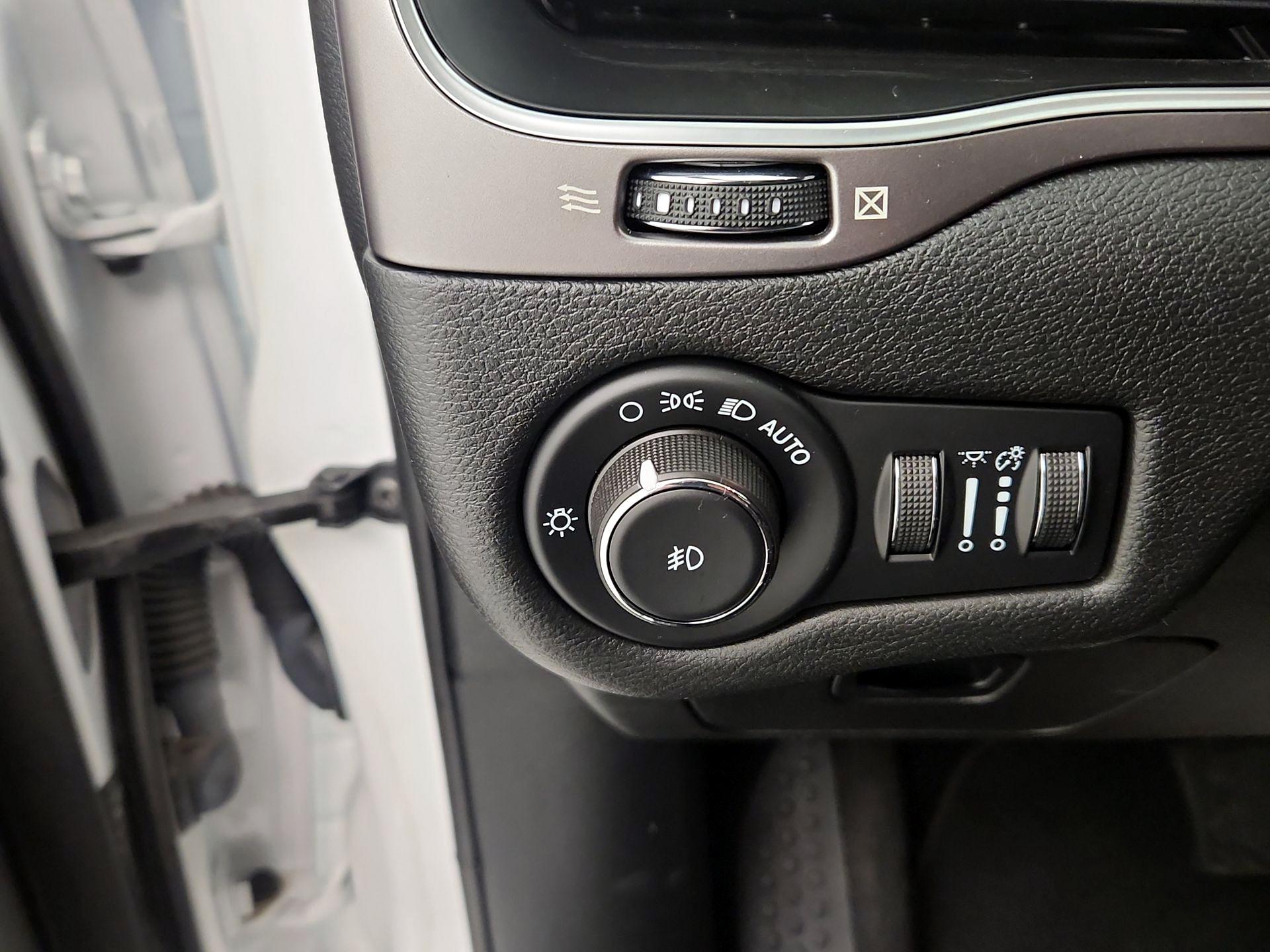 Thumbnail: 2021 Jeep Cherokee - 13