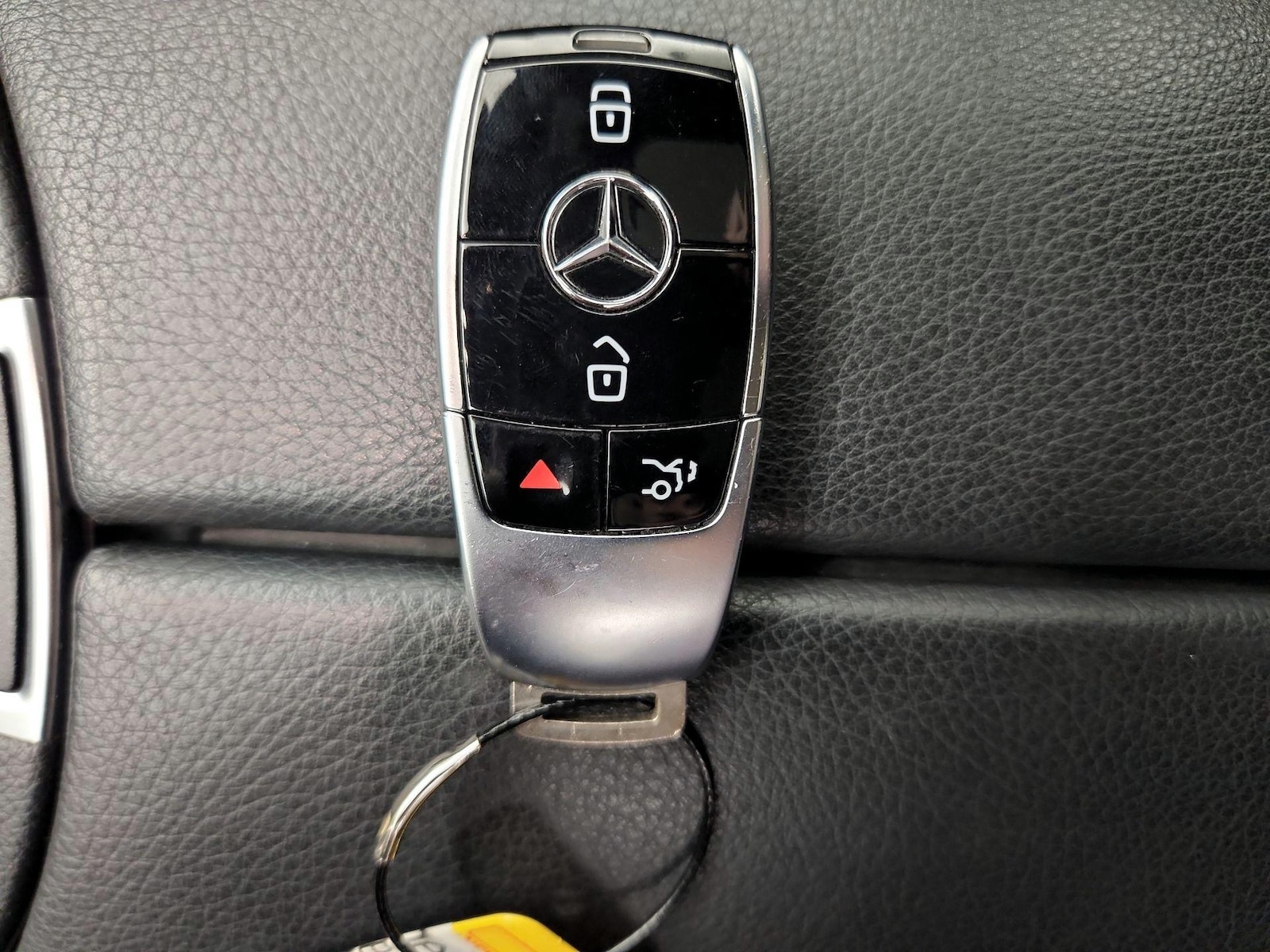 2022 Mercedes-Benz E-Class E350 - Photo 25