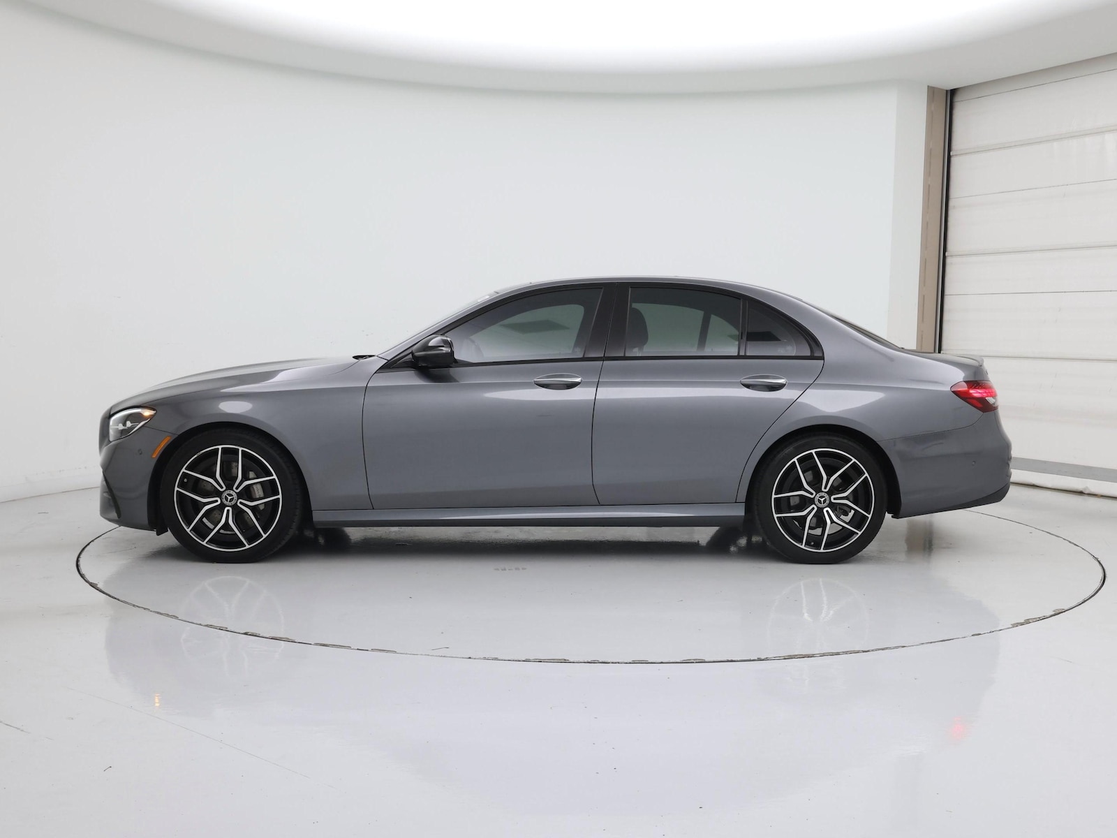 2022 Mercedes-Benz E-Class E350 - Photo 4