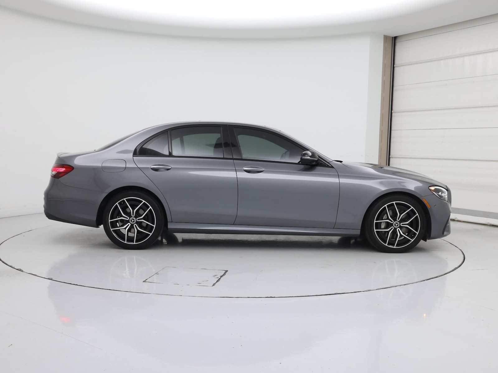 2022 Mercedes-Benz E-Class E350 - Photo 8