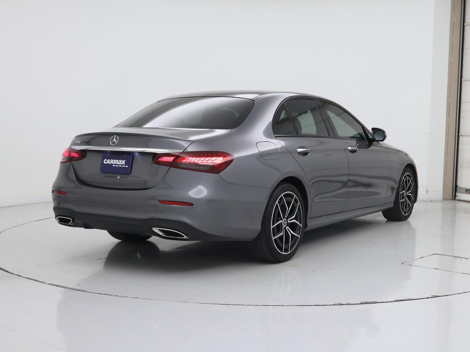 2022 Mercedes-Benz E-Class E350 - Photo 9