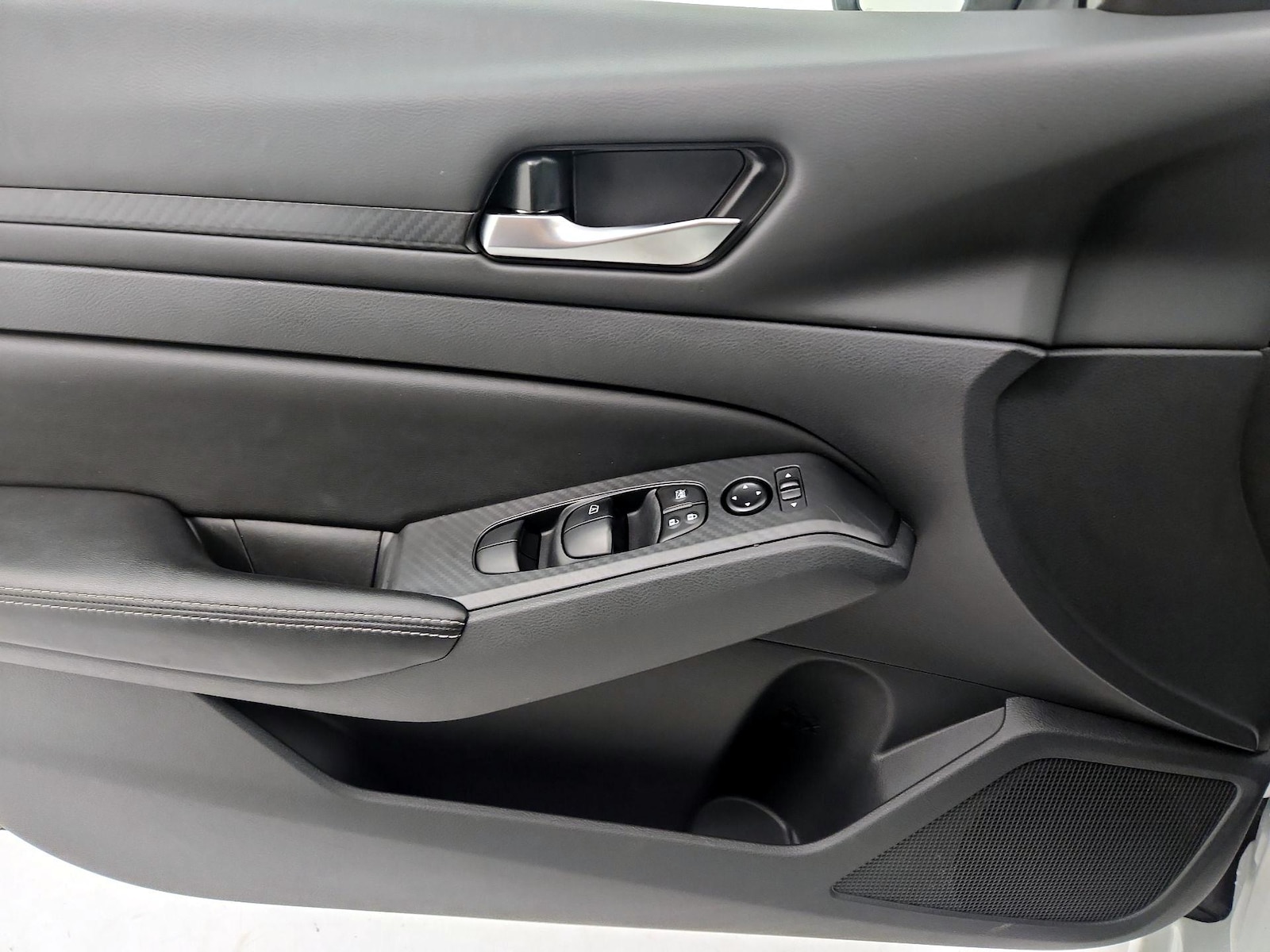 2025 Nissan Altima SV - Photo 13