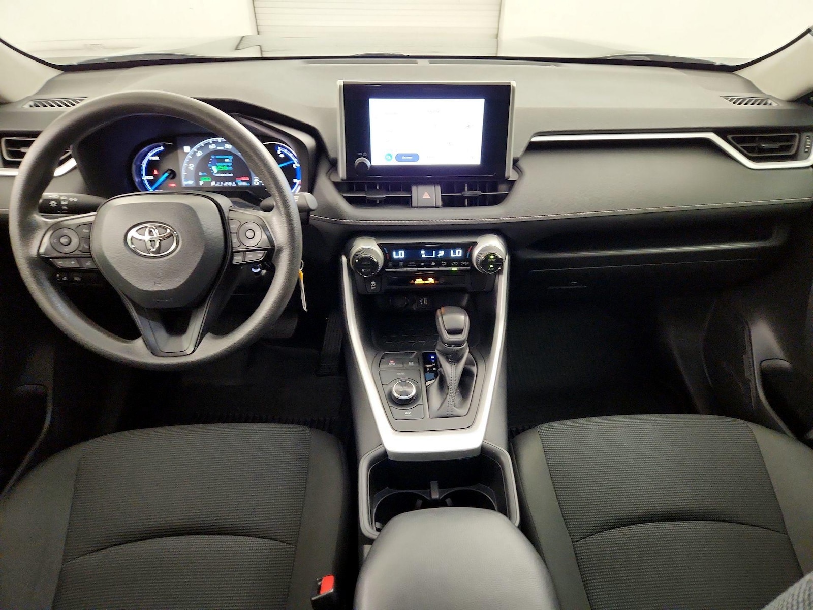 2024 Toyota RAV4 LE - Photo 10