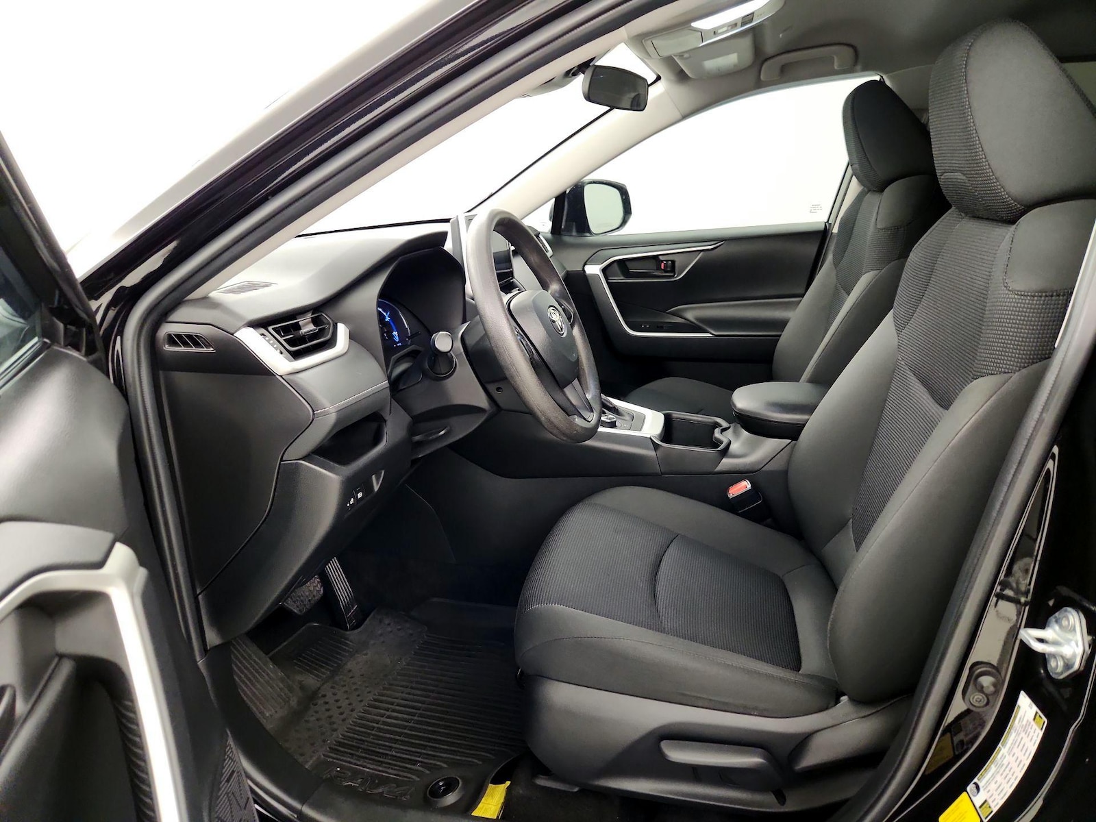 2024 Toyota RAV4 LE - Photo 12