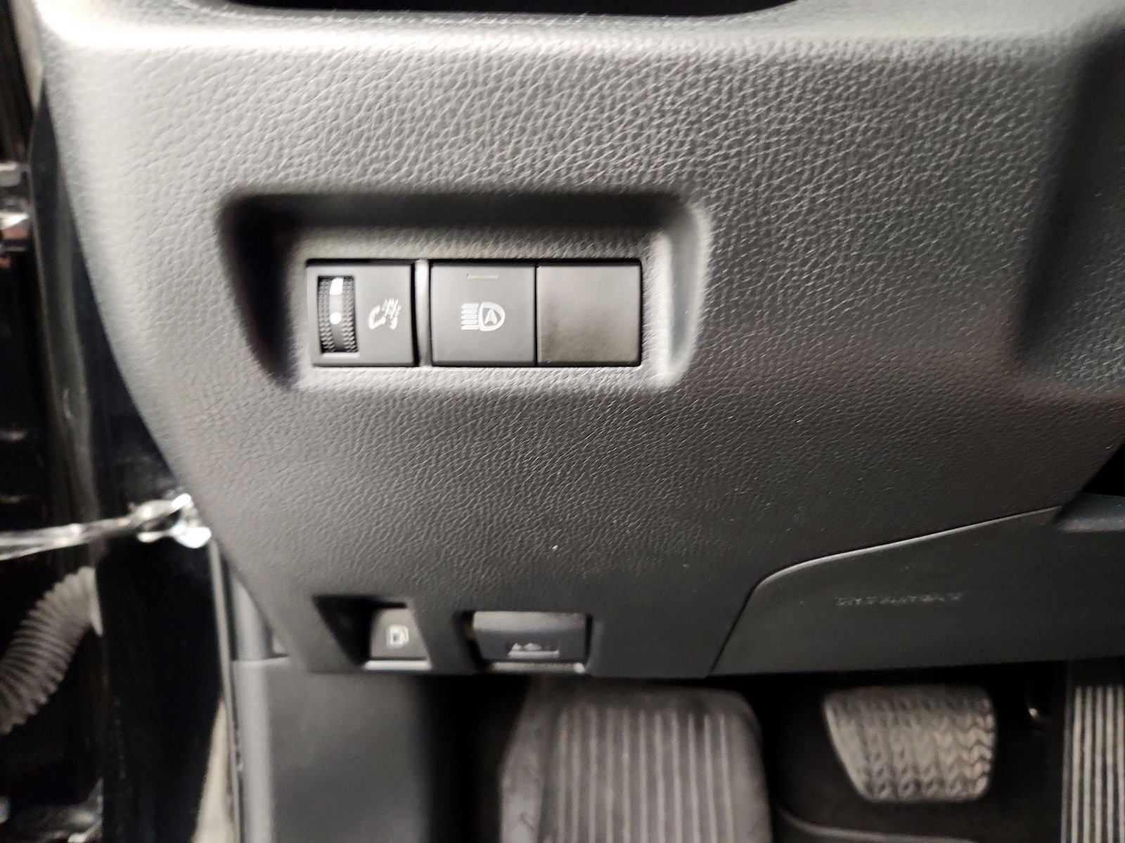2024 Toyota RAV4 LE - Photo 14