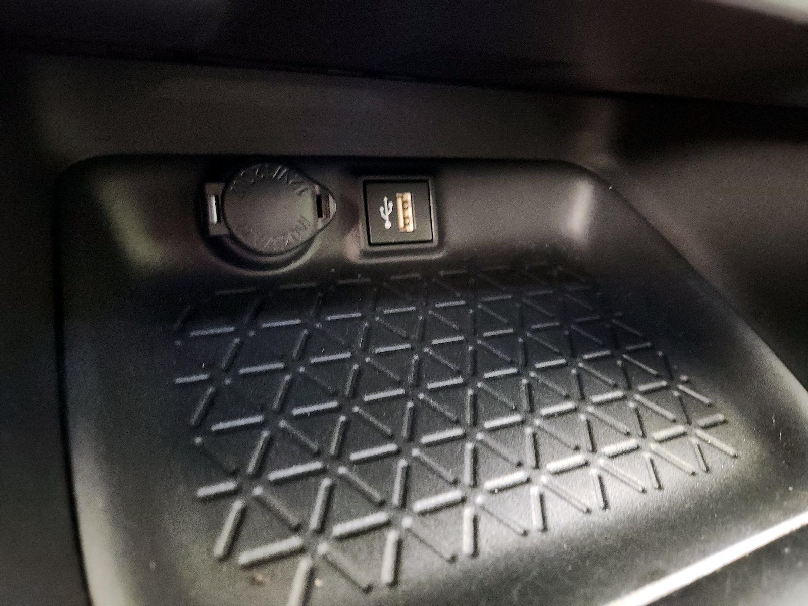 2024 Toyota RAV4 LE - Photo 19