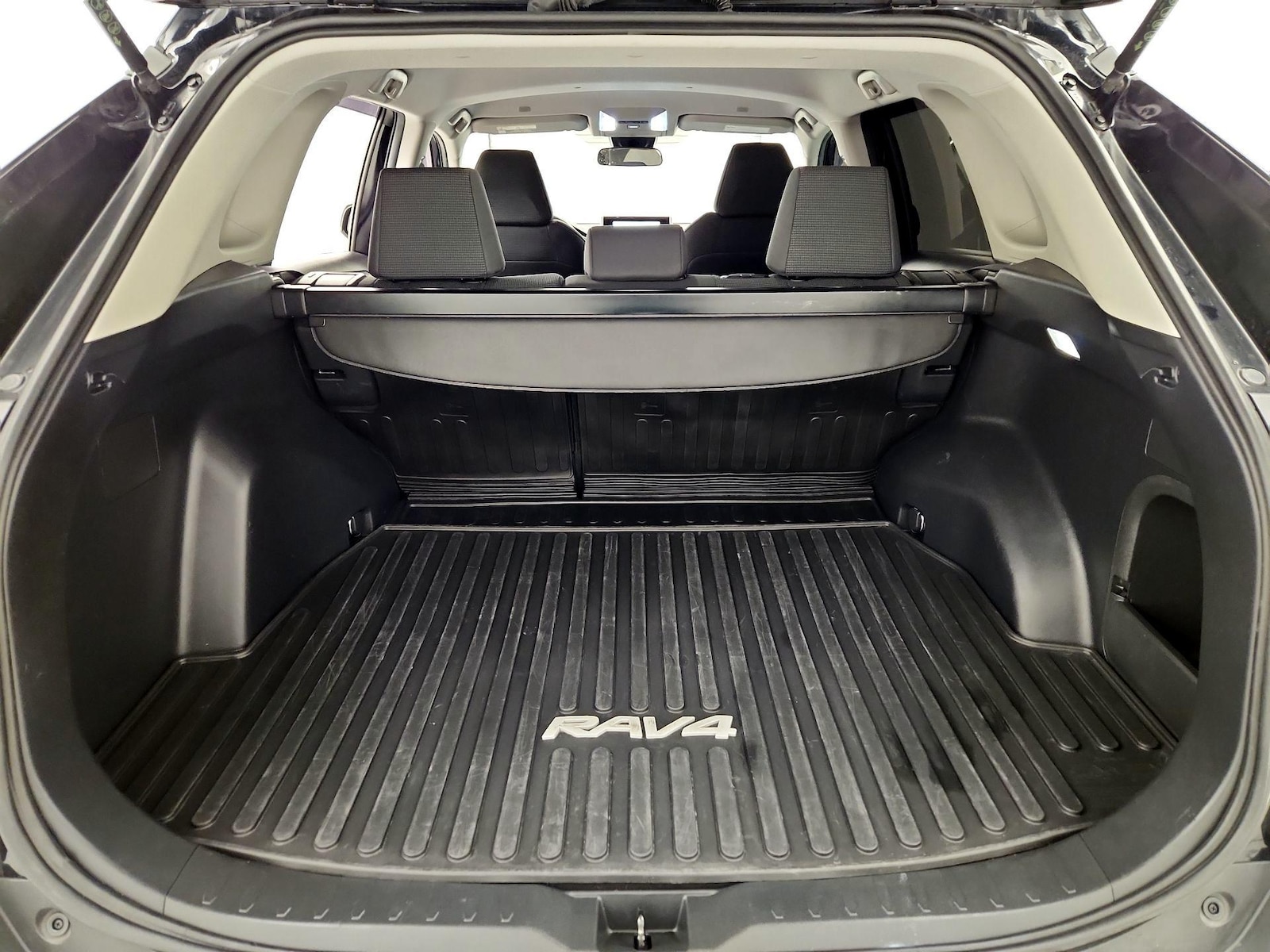 2024 Toyota RAV4 LE - Photo 21