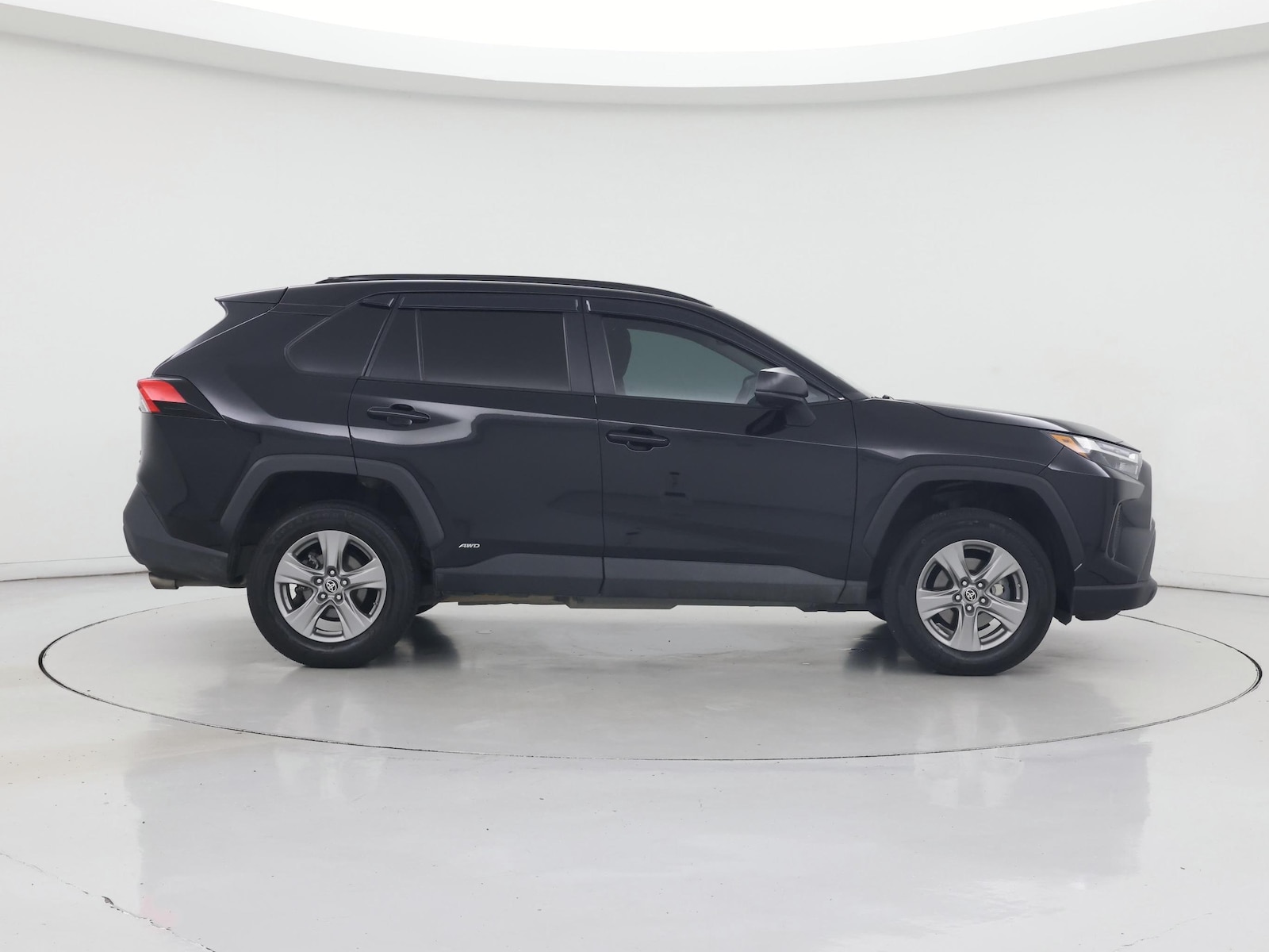 2024 Toyota RAV4 LE - Photo 8