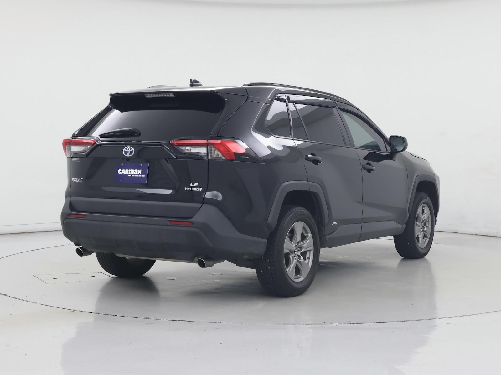 2024 Toyota RAV4 LE - Photo 9