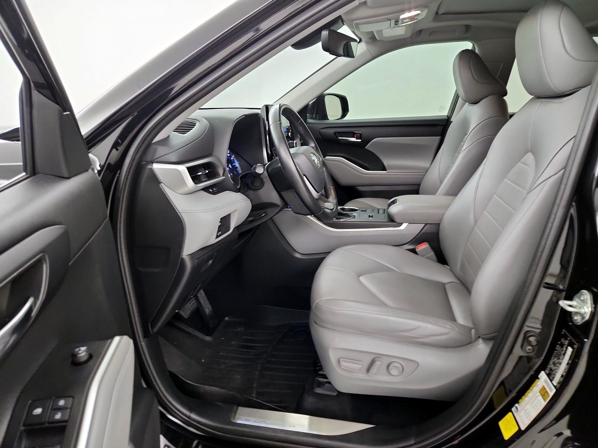 Thumbnail: 2022 Toyota Highlander - 11