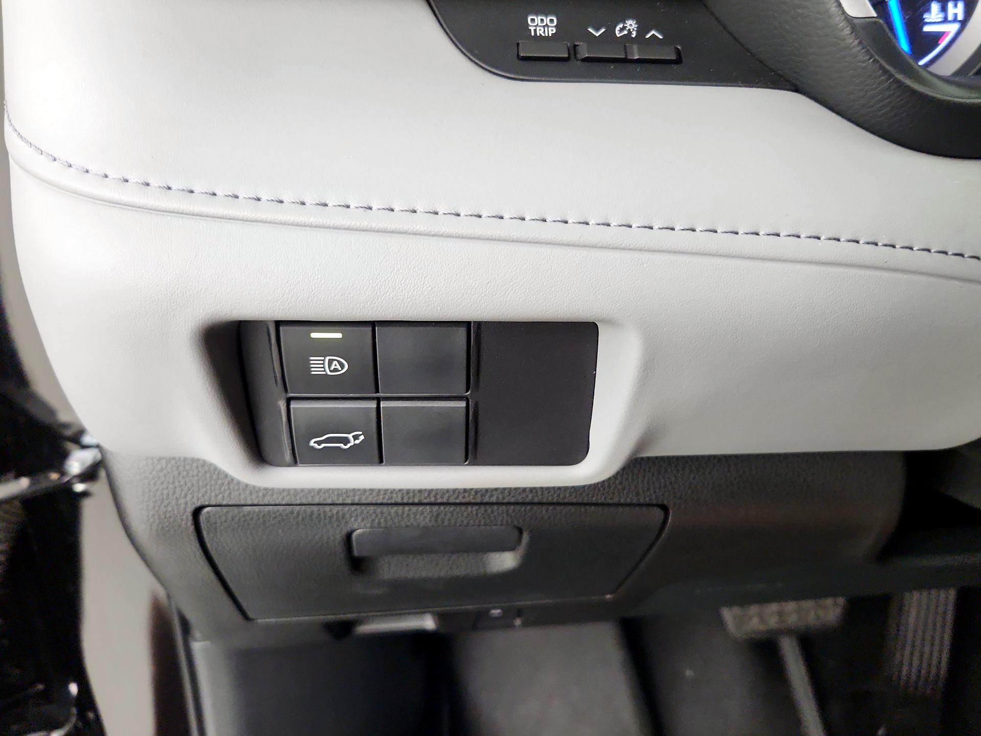 Thumbnail: 2022 Toyota Highlander - 13